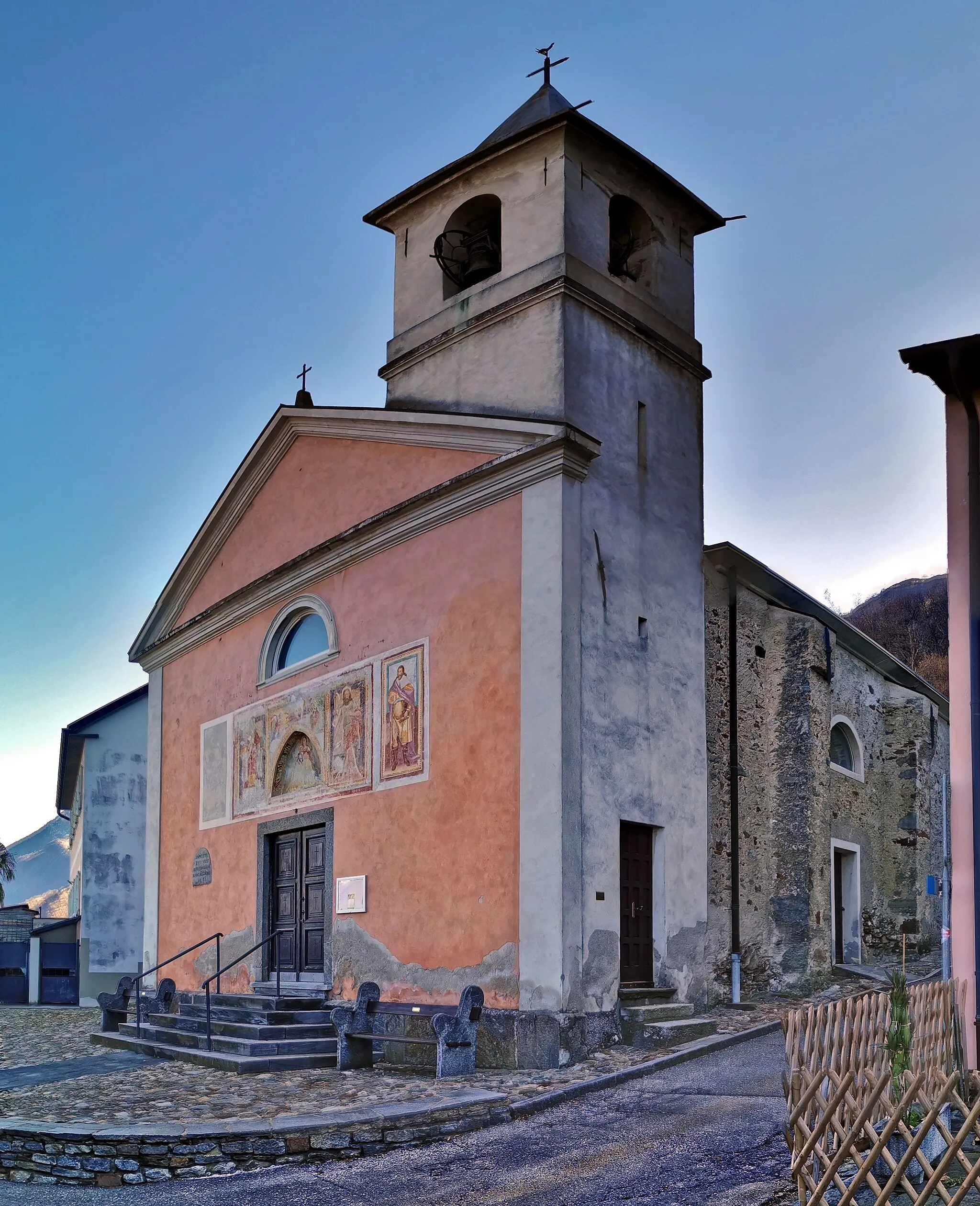 Photo showing: Chiesa di San Leonardo a Robasacco, frazione di Cadenazzo.