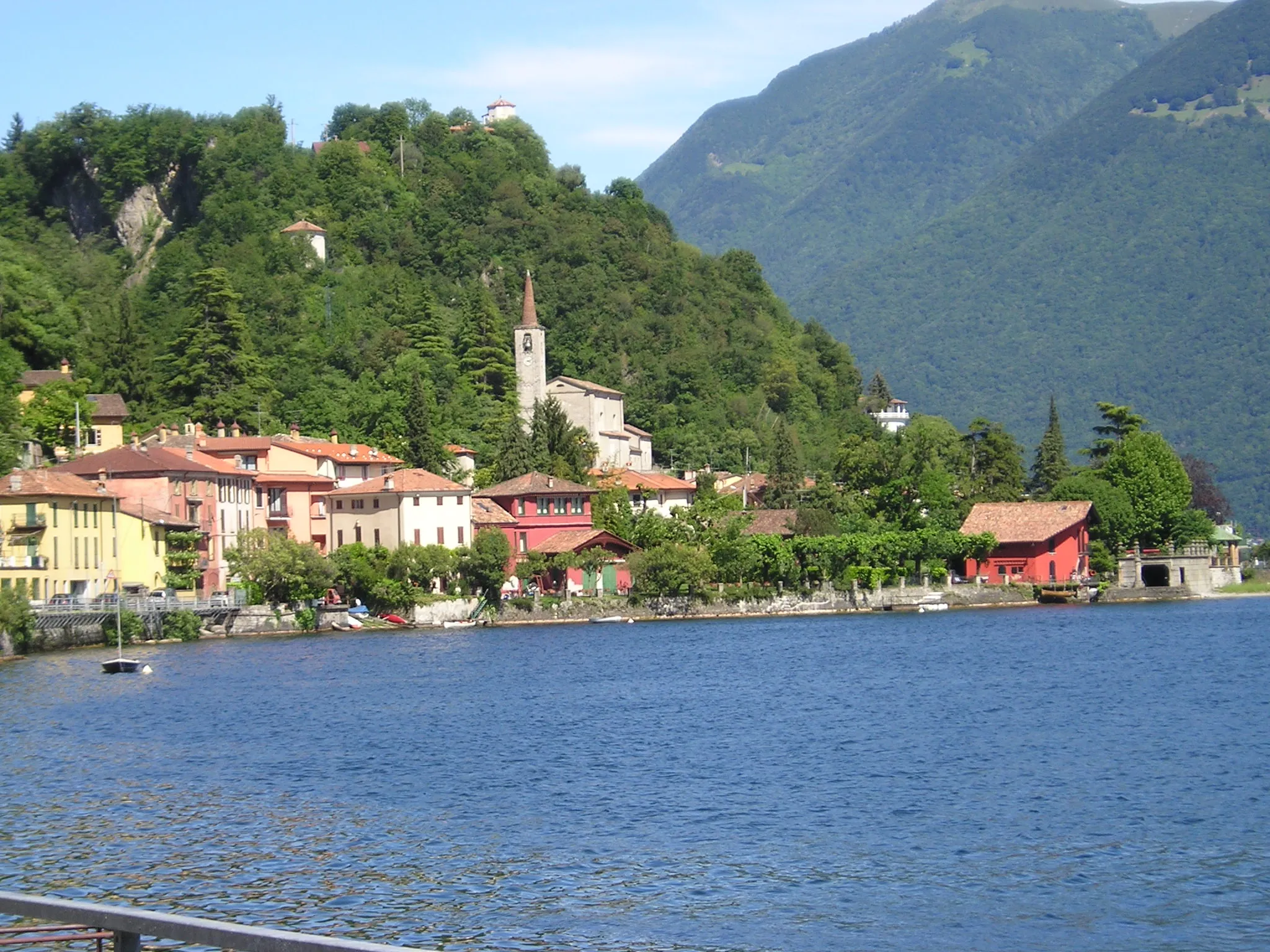 Photo showing: Vista de Valsolda, en el lago de Lugano