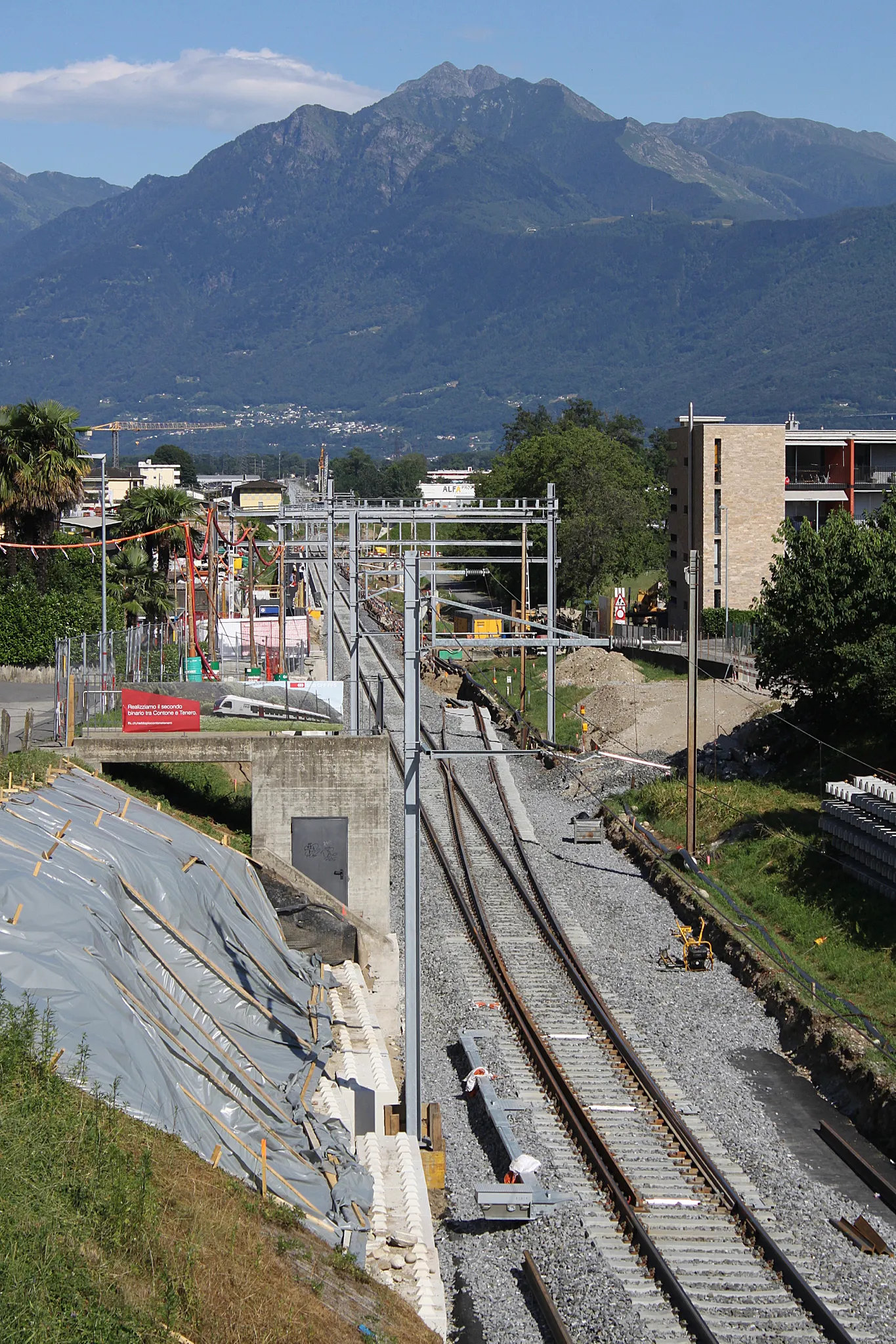 Photo showing: New point at the former Gordola railway station, closed on June 24th, 2019.