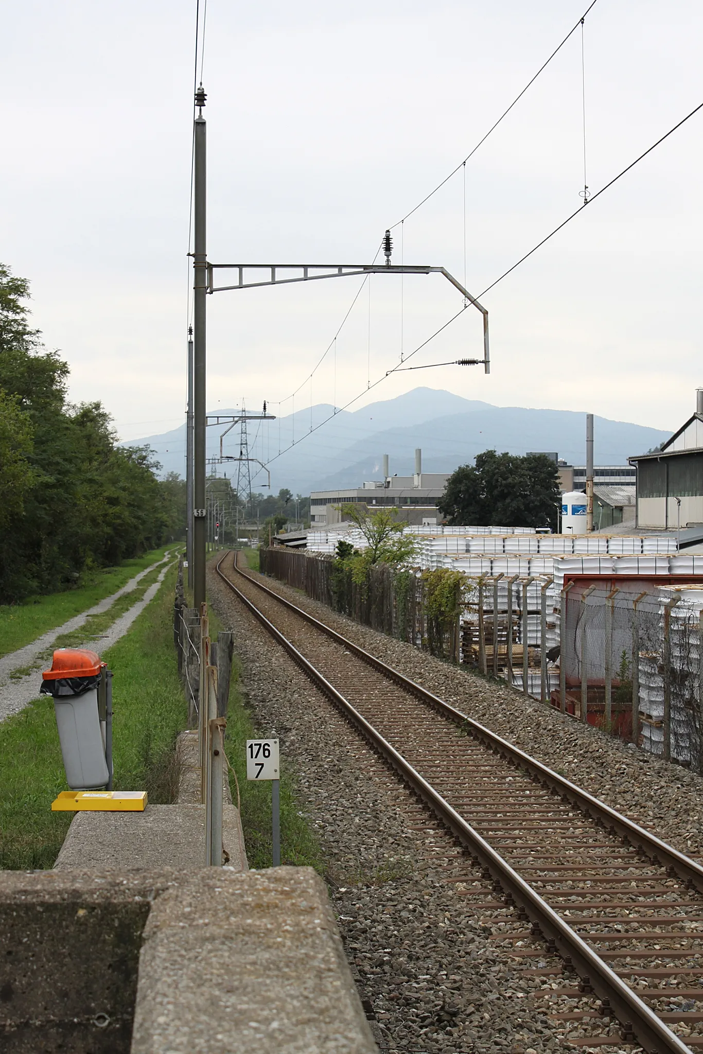 Photo showing: Taverne-Torricella — Lugano Vedeggio railway line.