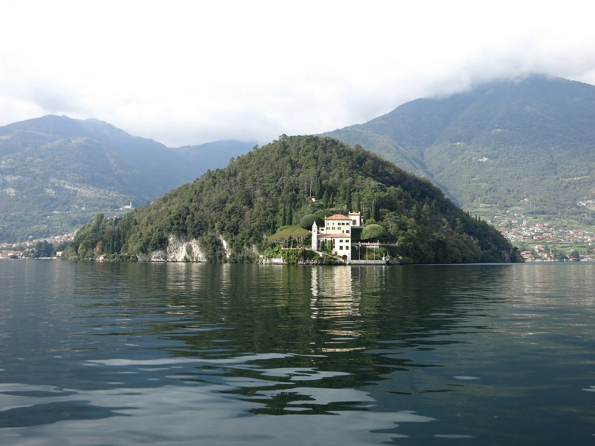 Photo showing: Peninsula Dosso di Lavedo in Como lake, Italy