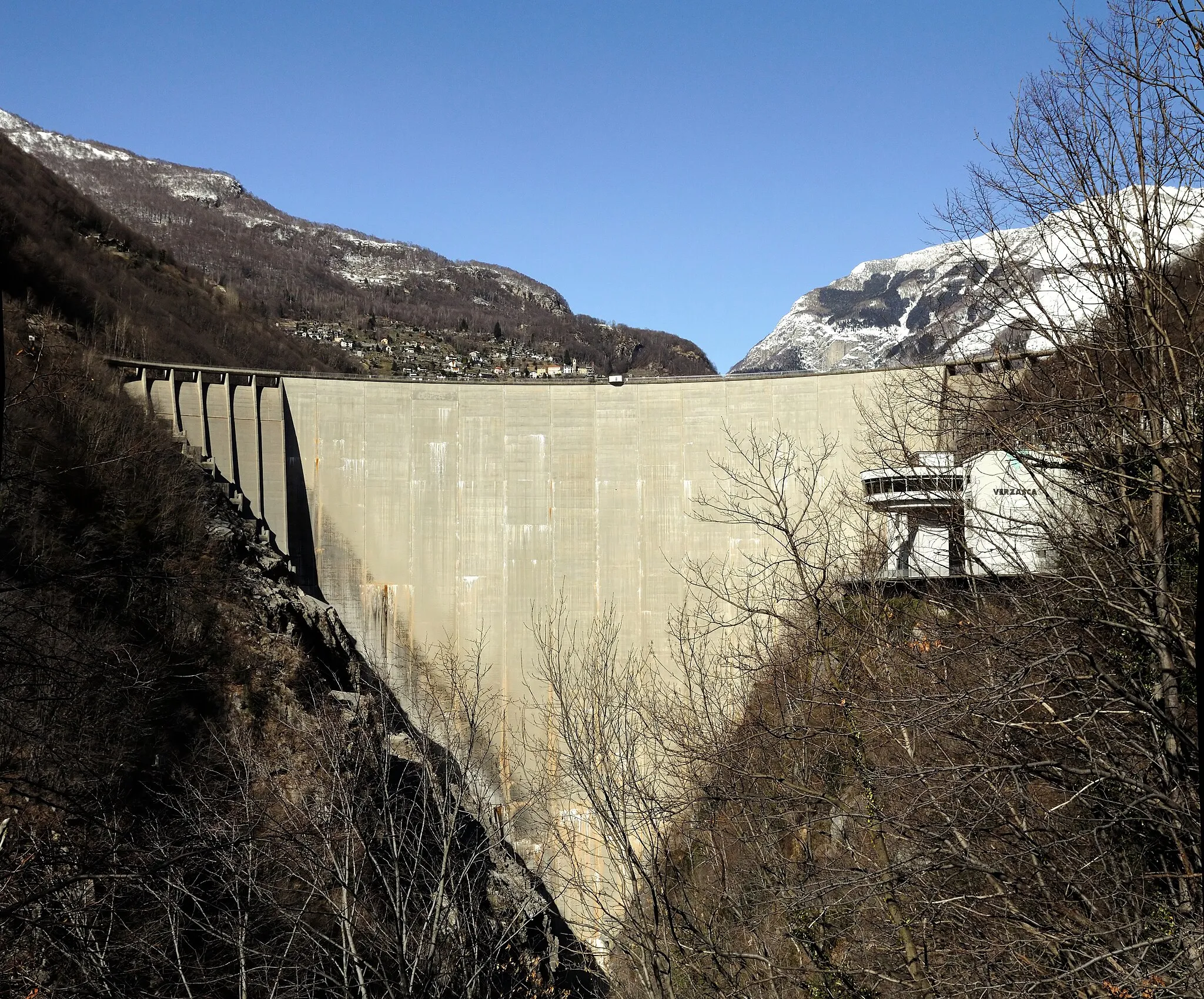 Photo showing: Valley Verzasca, Switzerland: Contra Dam.