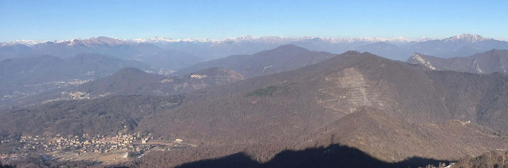 Photo showing: Vista sul massiccio della Martica dal monte Campo dei Fiori