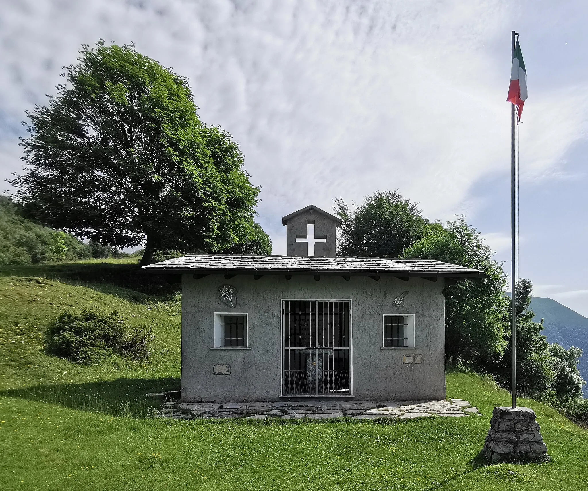 Photo showing: Cappella degli Alpini al Passo di Boffalora