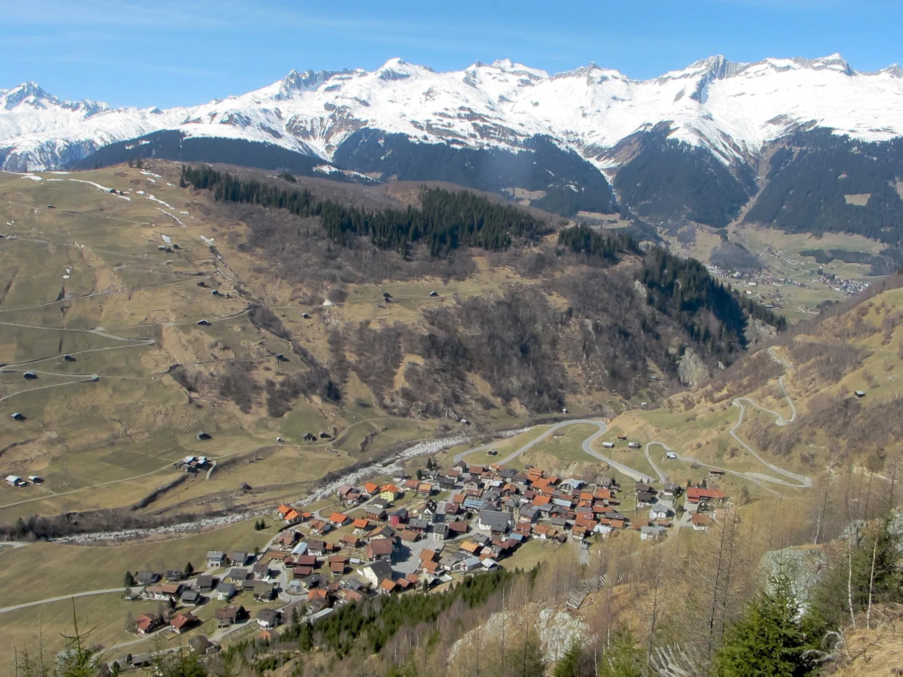 Photo showing: ab Wanderweg oberhalb Dorf ca. 2000m ü.M. Richtung Norden Disentis