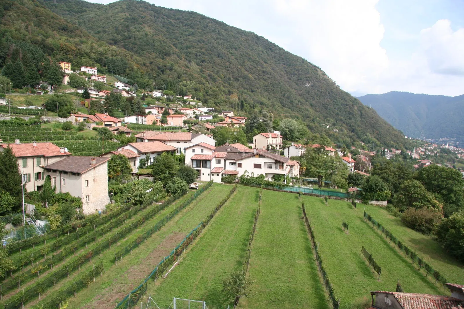 Photo showing: Vista del paese vecchio di Vacallo dal campanile