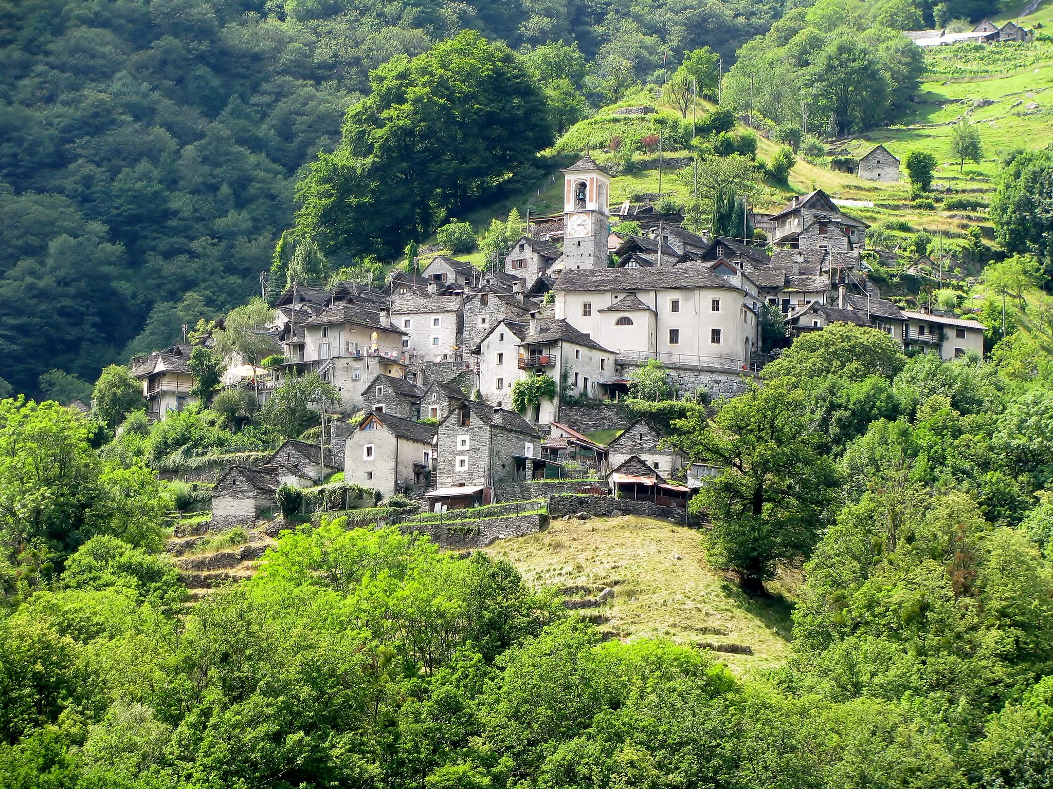 Photo showing: Vista panoramica di Corippo (TI)