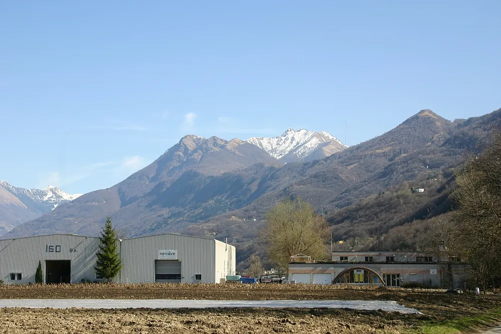 Photo showing: airport of Locarno photographed from north-west in winter