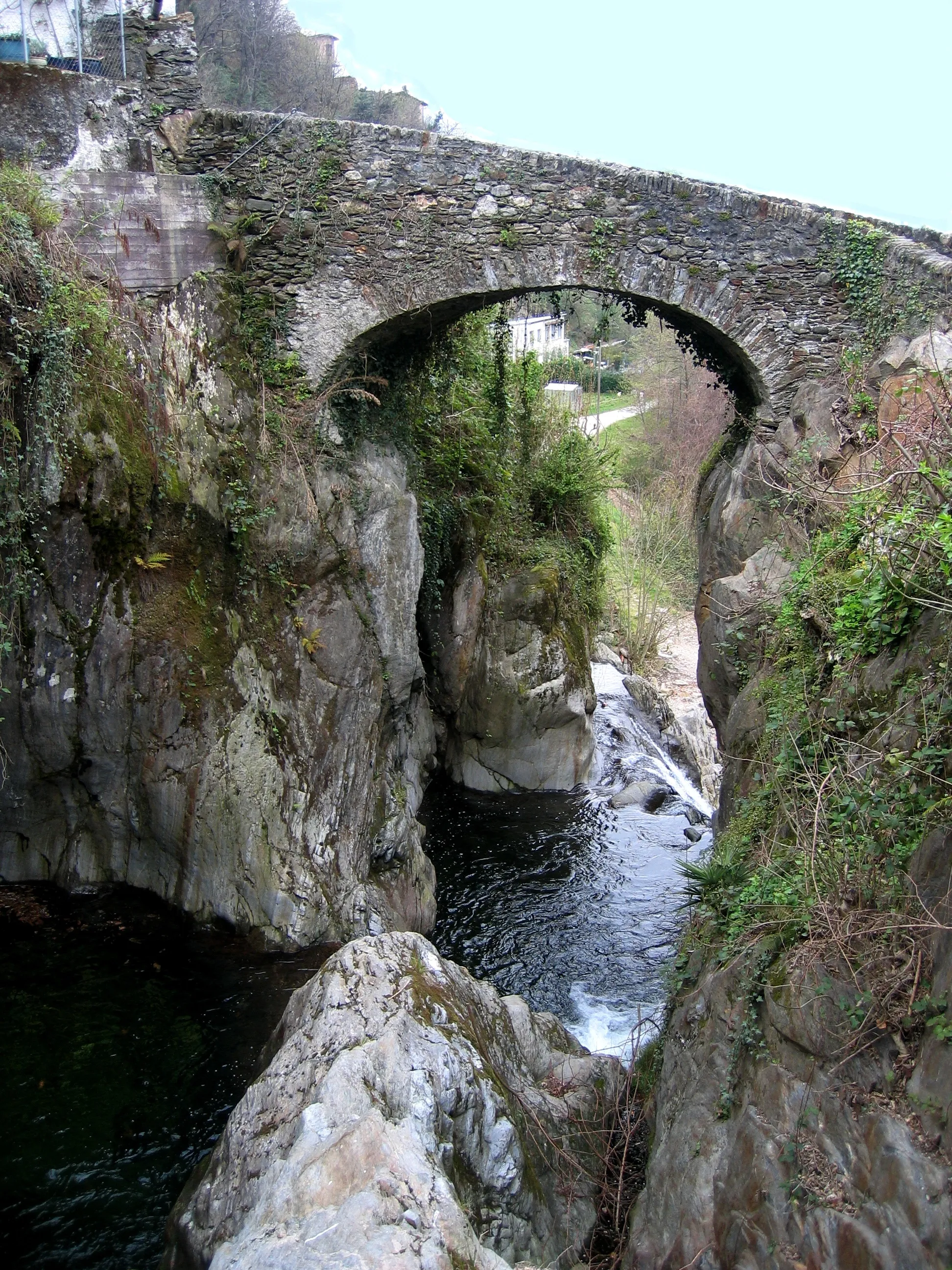 Photo showing: Brücke auf dem Saumpfad Vira - Fosano