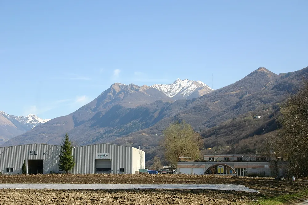 Photo showing: Luserte, ein wirtschaftlich aufstrebendes Gebiet am Rande von Magadino an der Grenze zu Contone im Tessin in der Schweiz