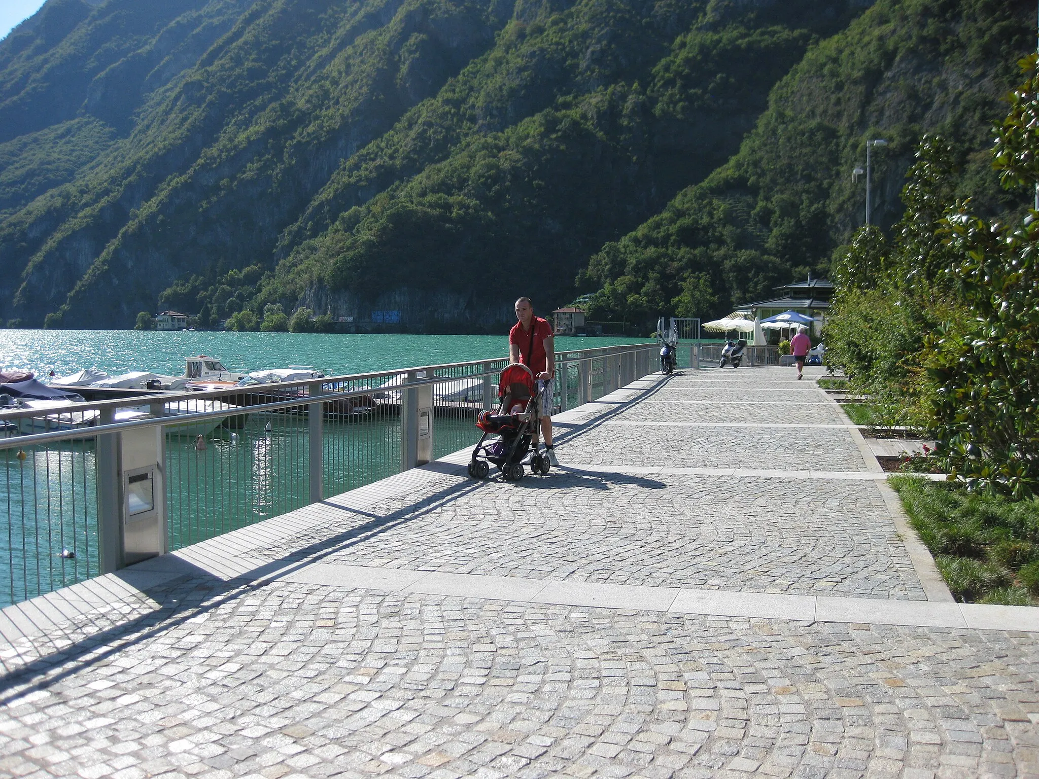 Photo showing: Lakefront of Porlezza (Lombardy, Italy).