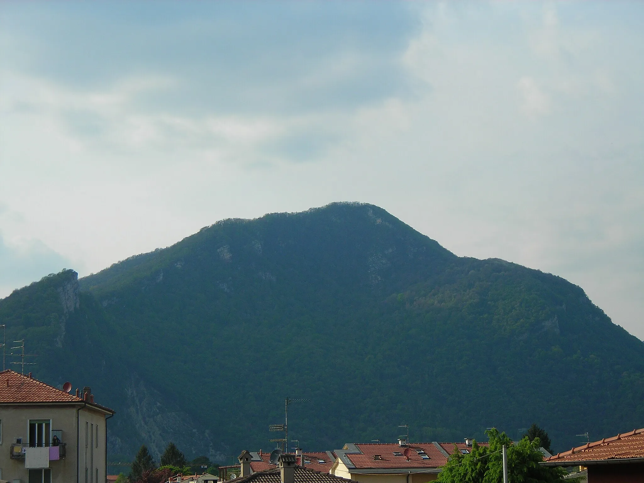 Photo showing: Mount Rho, Arcisate.