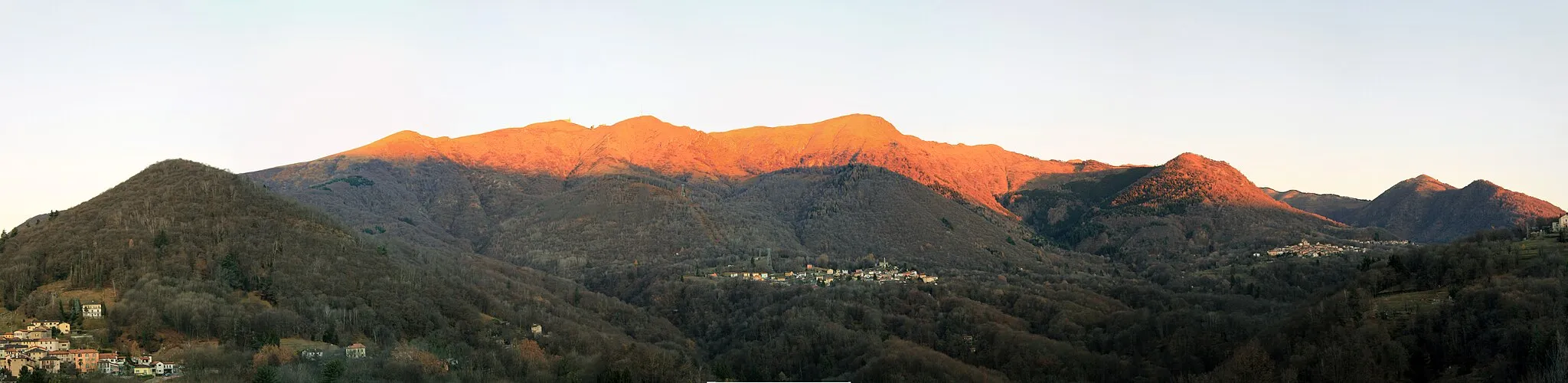 Photo showing: Panorama of Monte Lema from Bedea above Novaggio