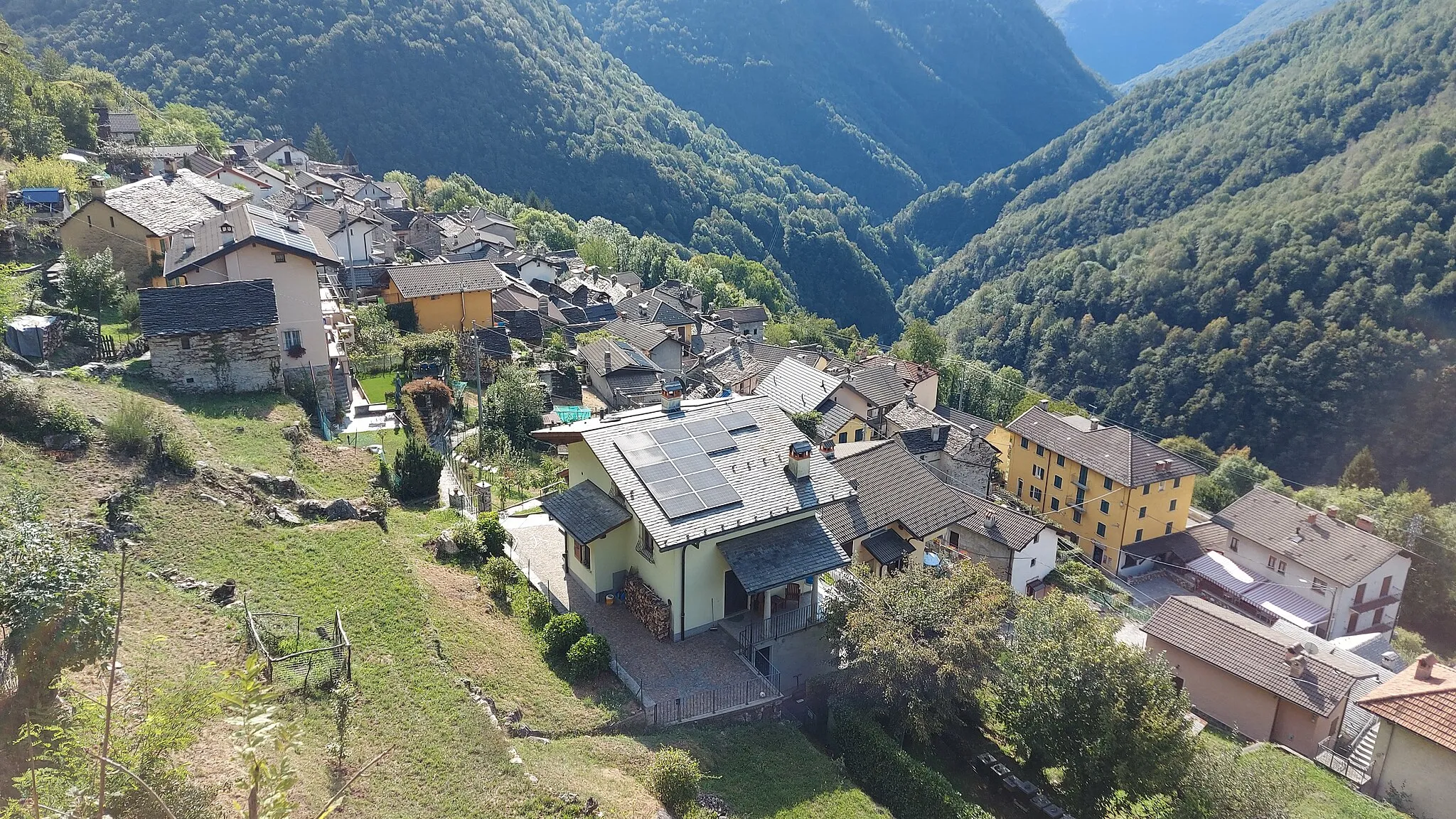 Photo showing: Vista del borgo di Orasso in Valle Cannobina (VB) dalla chiesa della Madonna del Sasso