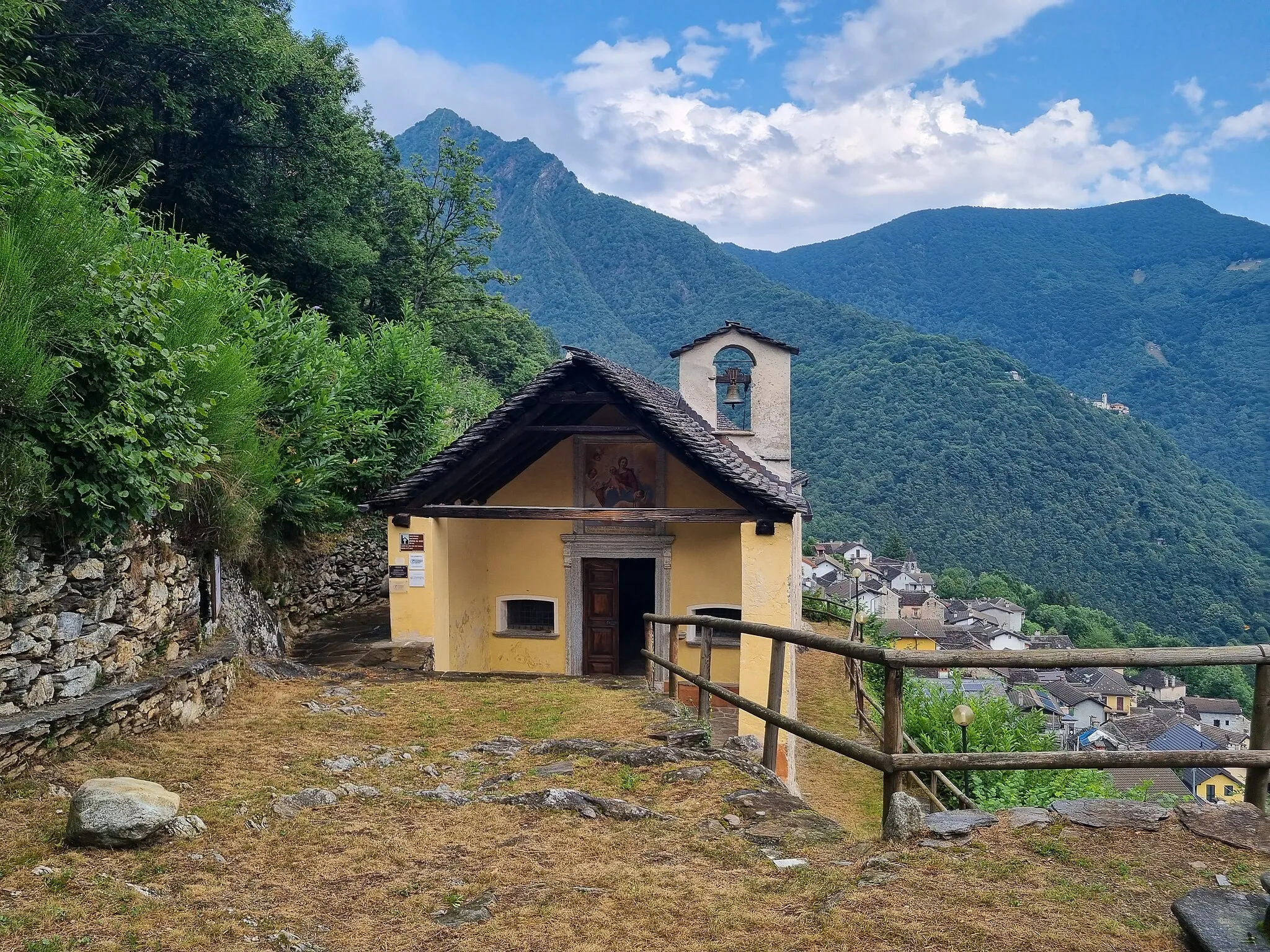 Photo showing: Facciata dell'oratorio della Madonna del Sasso ad Orasso, comune di Valle Cannobina (VB)