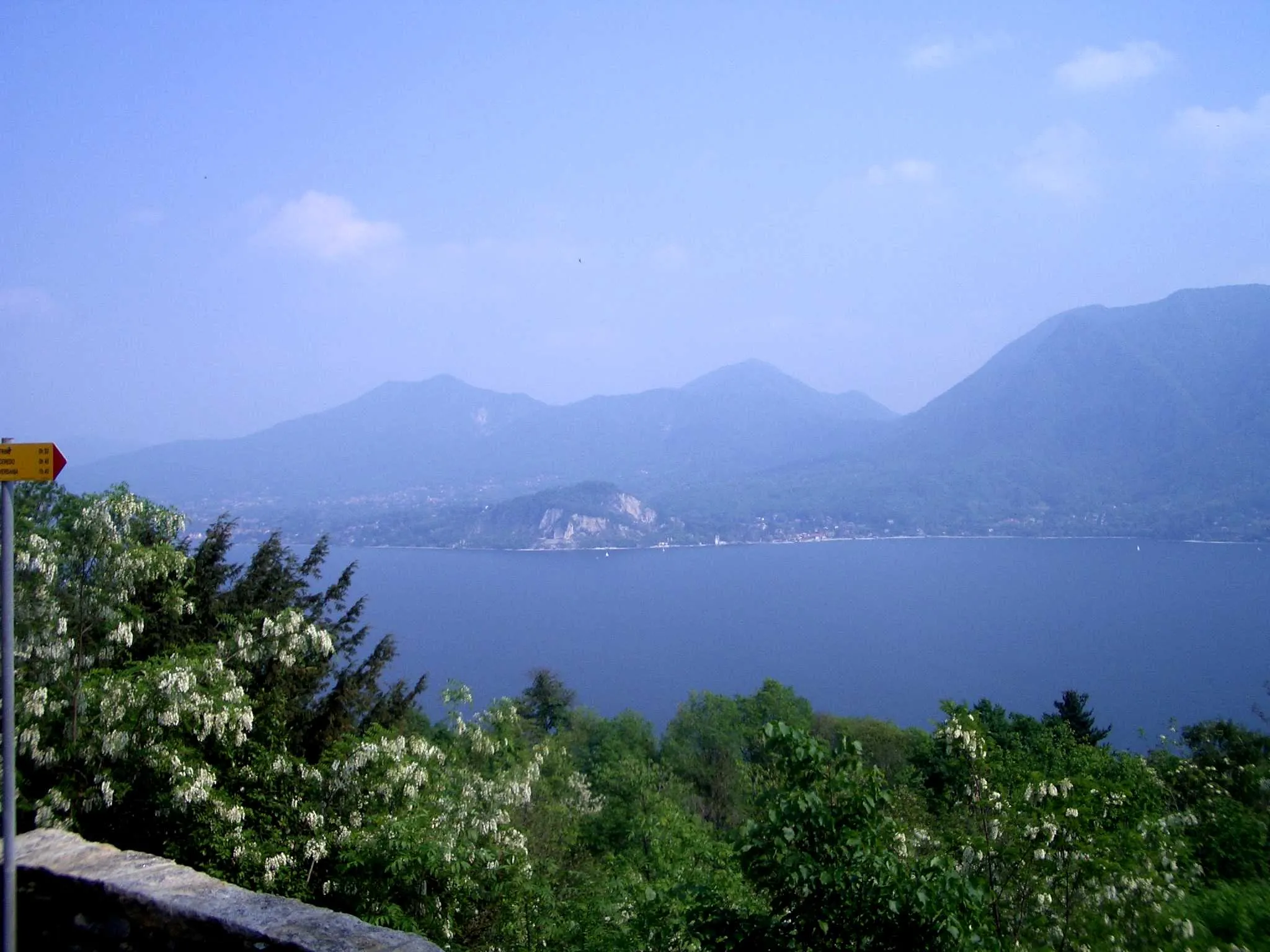 Photo showing: Sacro Monte di Ghiffa, (Verbania), Italy, Landscape from the terrace