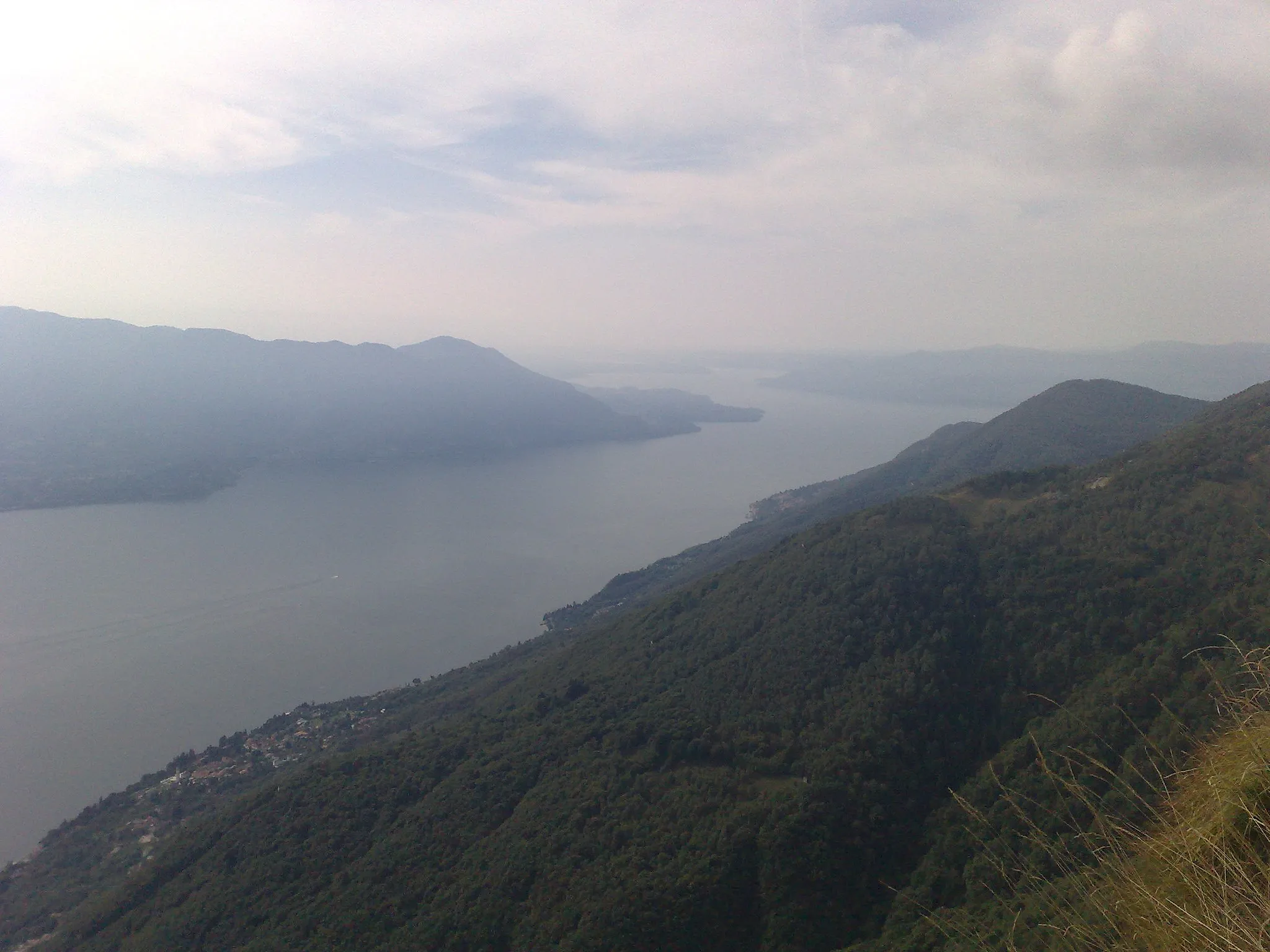 Photo showing: A view of Lake Maggiore from the Cadorna Line fortifications in Piancavallo.