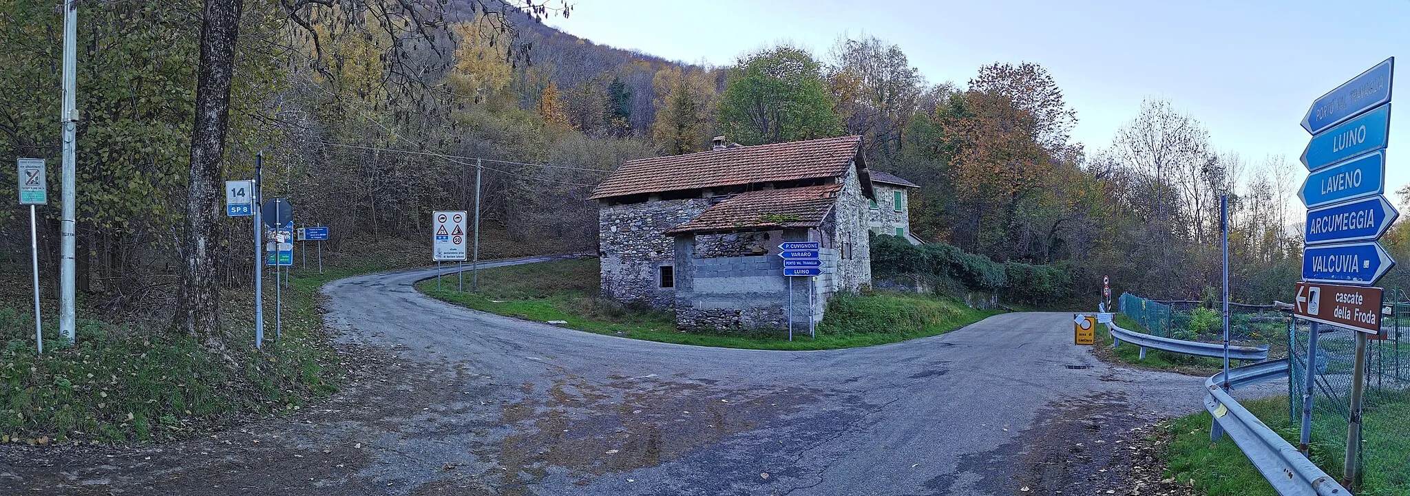 Photo showing: Valico di Sant'Antonio (Castelveccana), inquadrato in direzione di Porto Valtravaglia