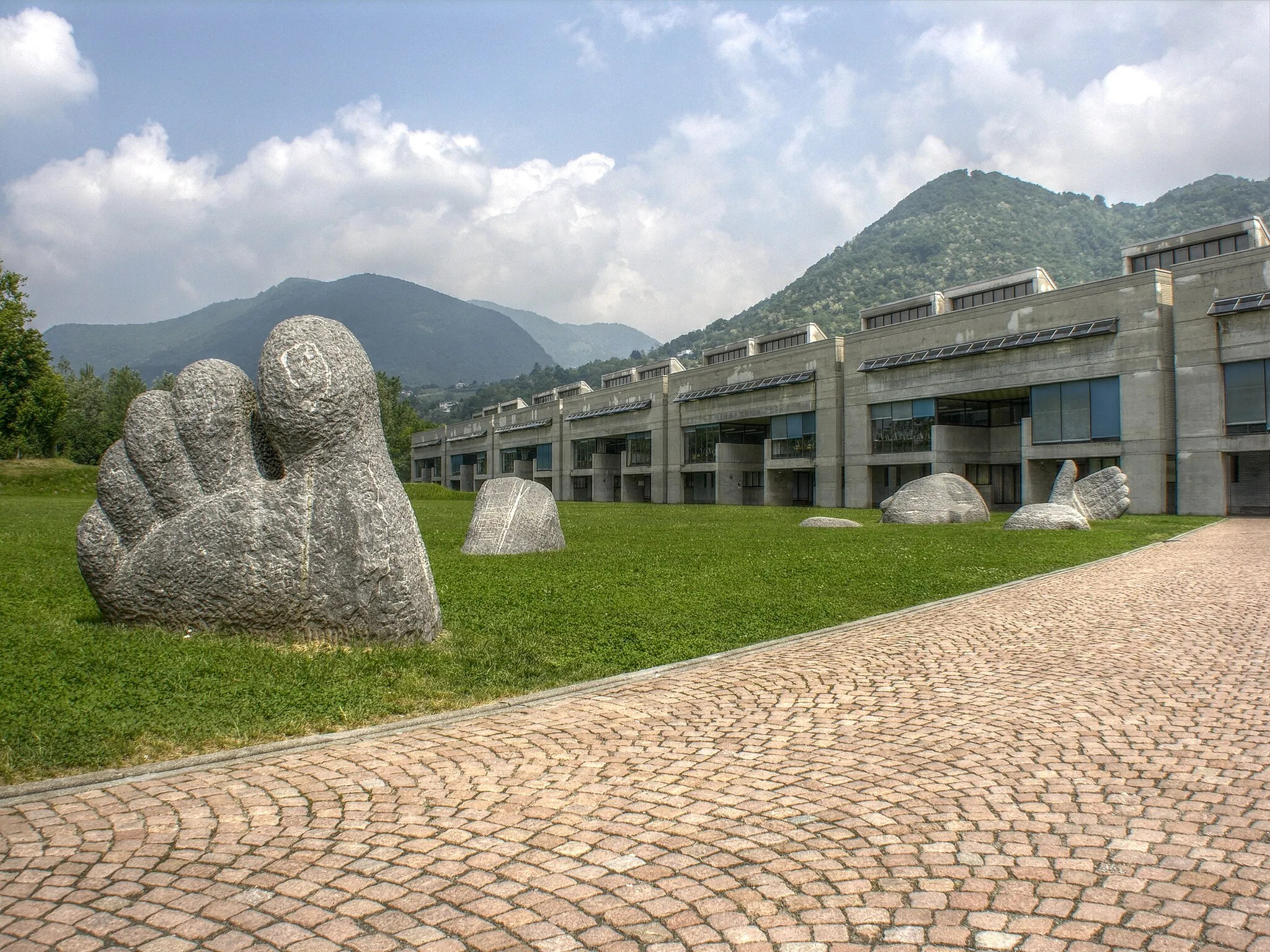 Photo showing: Morbio Inferiore, Tessin, Switzerland, School - The Pierino Selmoni sculpture