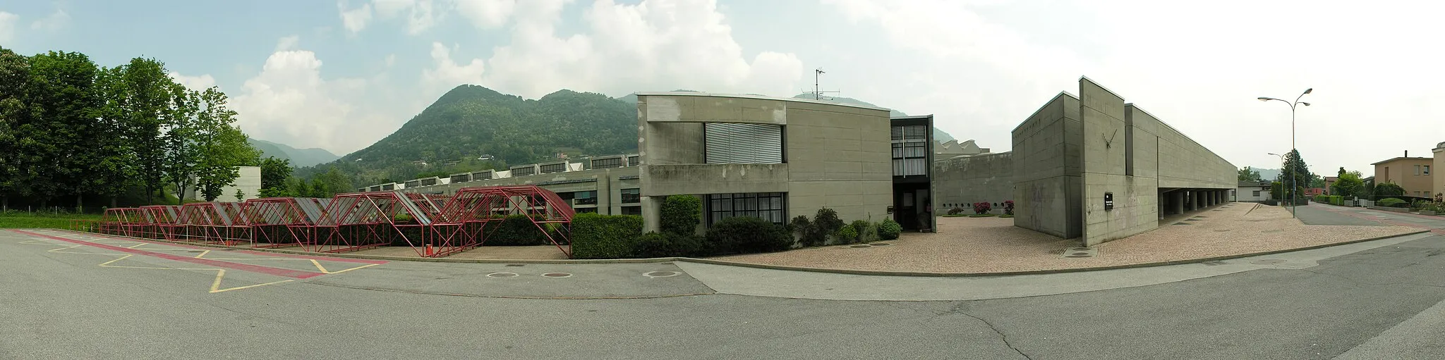 Photo showing: Morbio Inferiore, Tessin, Switzerland, School front view panorama