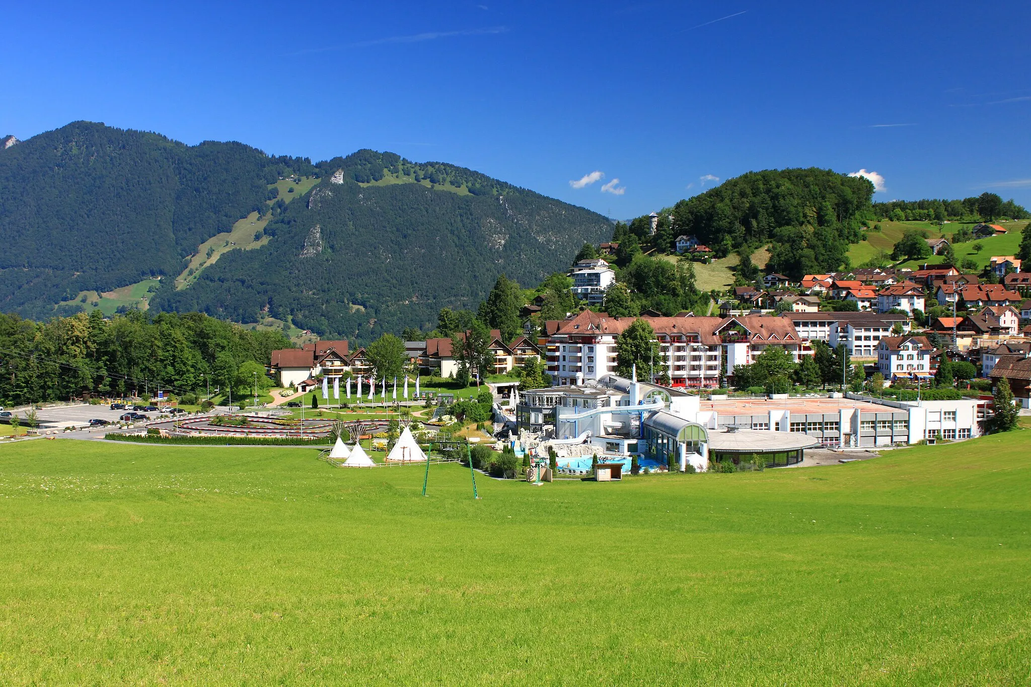 Photo showing: Blick auf Morschach im Schweizer Kanton Schwyz. Morschach liegt oberhalb der Stadt Brunnen SZ auf einer natürlichen Terrasse über dem Vierwaldstättersee.