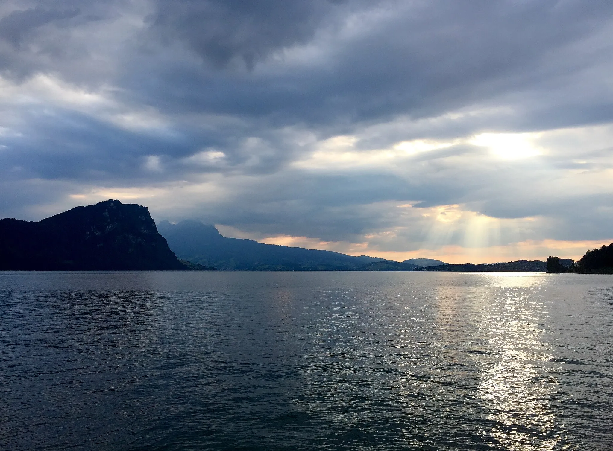 Photo showing: Vierwaldstättersee