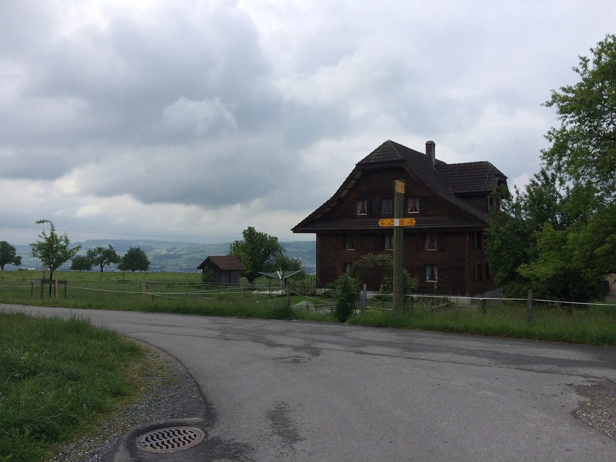 Photo showing: View from small hamlet of Hunzikon, origination of Hunzikers.  Looking west across the Suhrental (Suhre river valley).