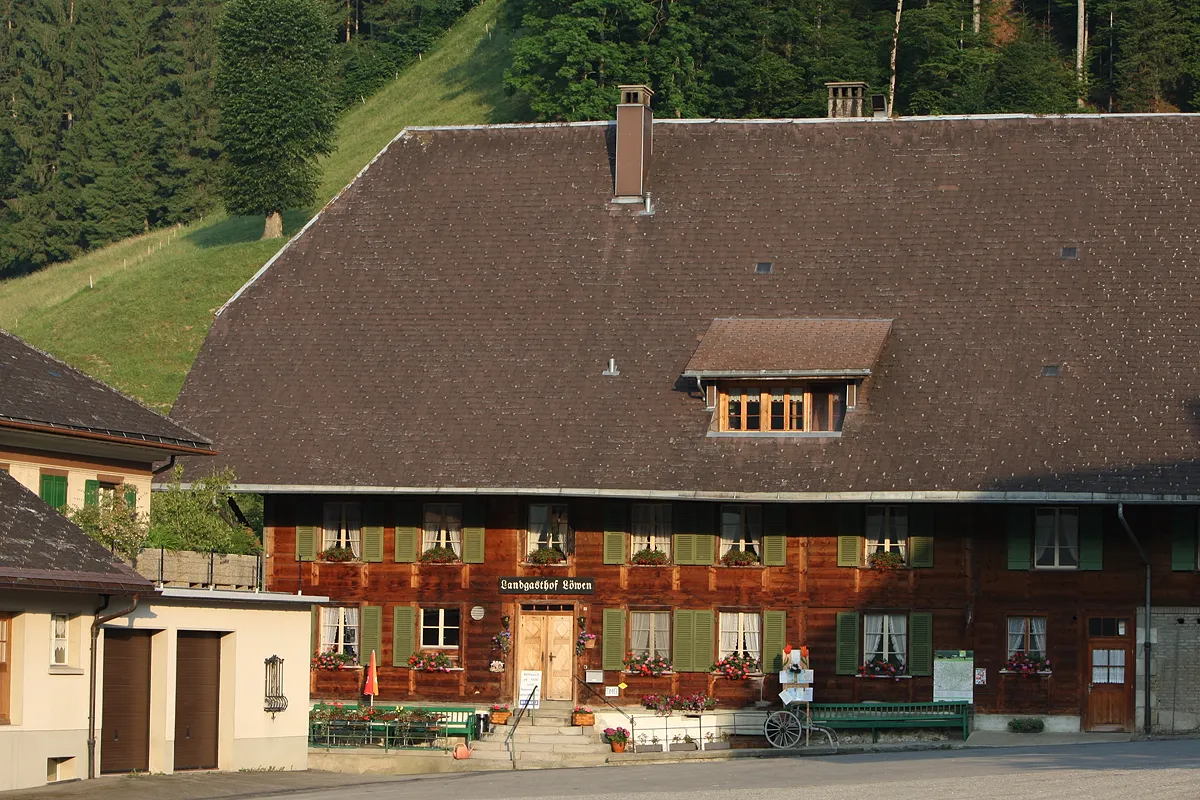 Photo showing: Landgasthof "Löwen" bei der Kirche in Trub