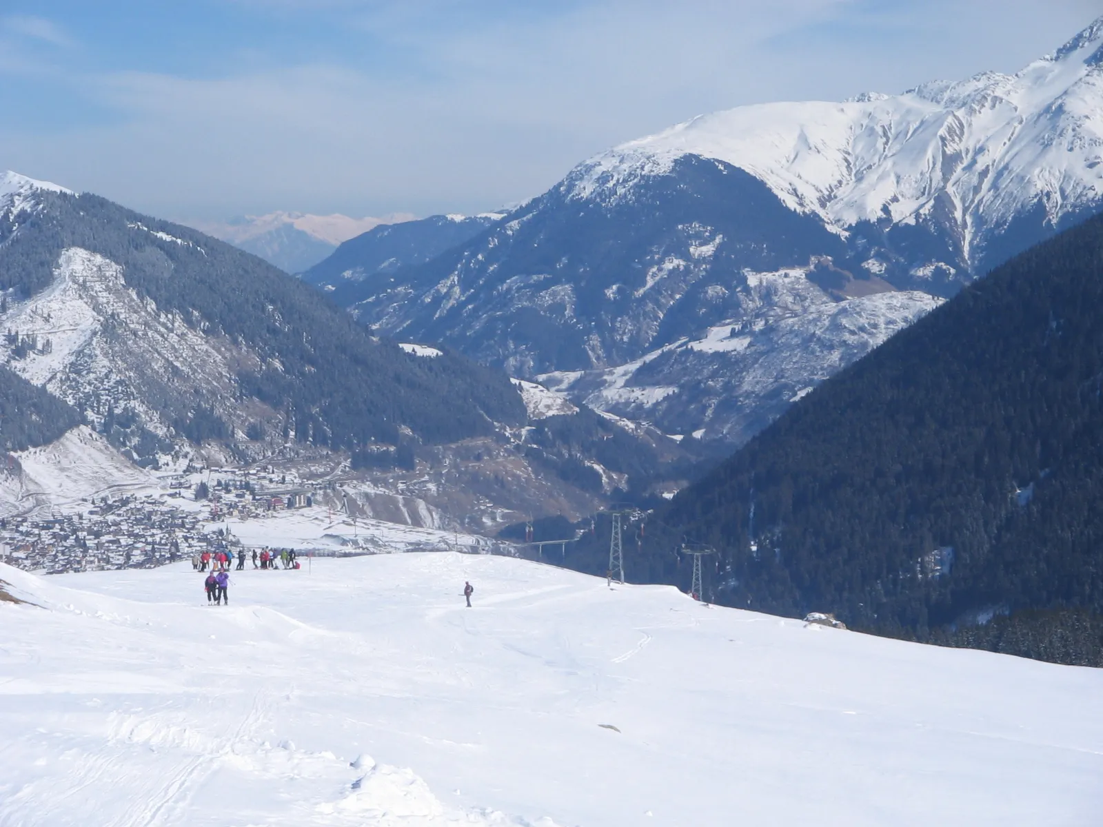 Photo showing: Skigebiet Dieni-Milez, Graubünden: Blick von Milez Richtung Tal (Sedrun)
