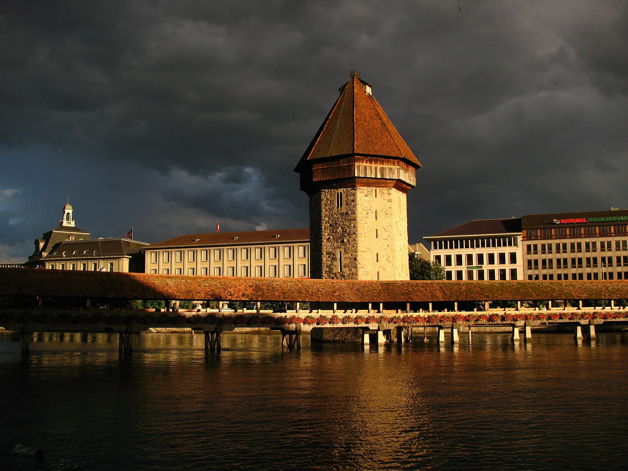 Photo showing: Chapel Bridge, Luzern, Switzerland