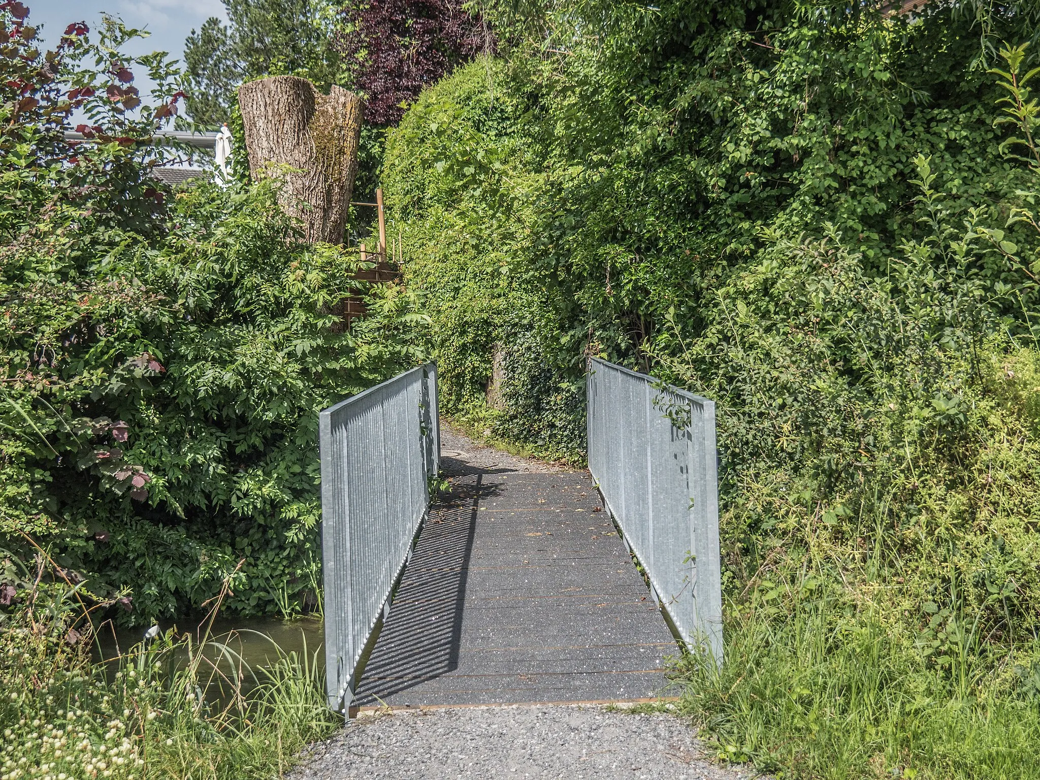 Photo showing: Pedestrian Bridge over the Suhre River, Oberkirch, Canton of Lucerne, Switzerland