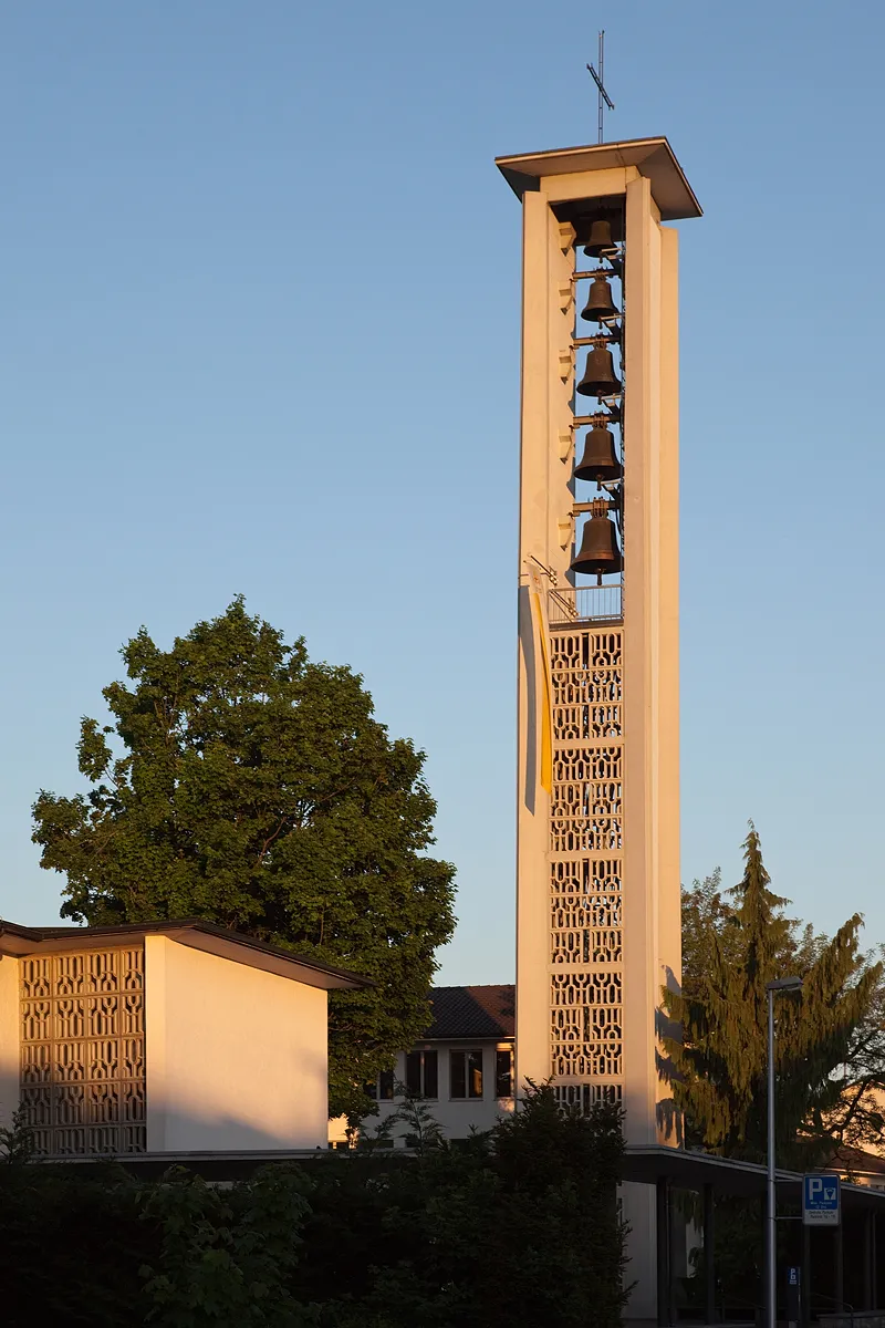 Photo showing: Kirchturm der katholischen Kirche in Langenthal