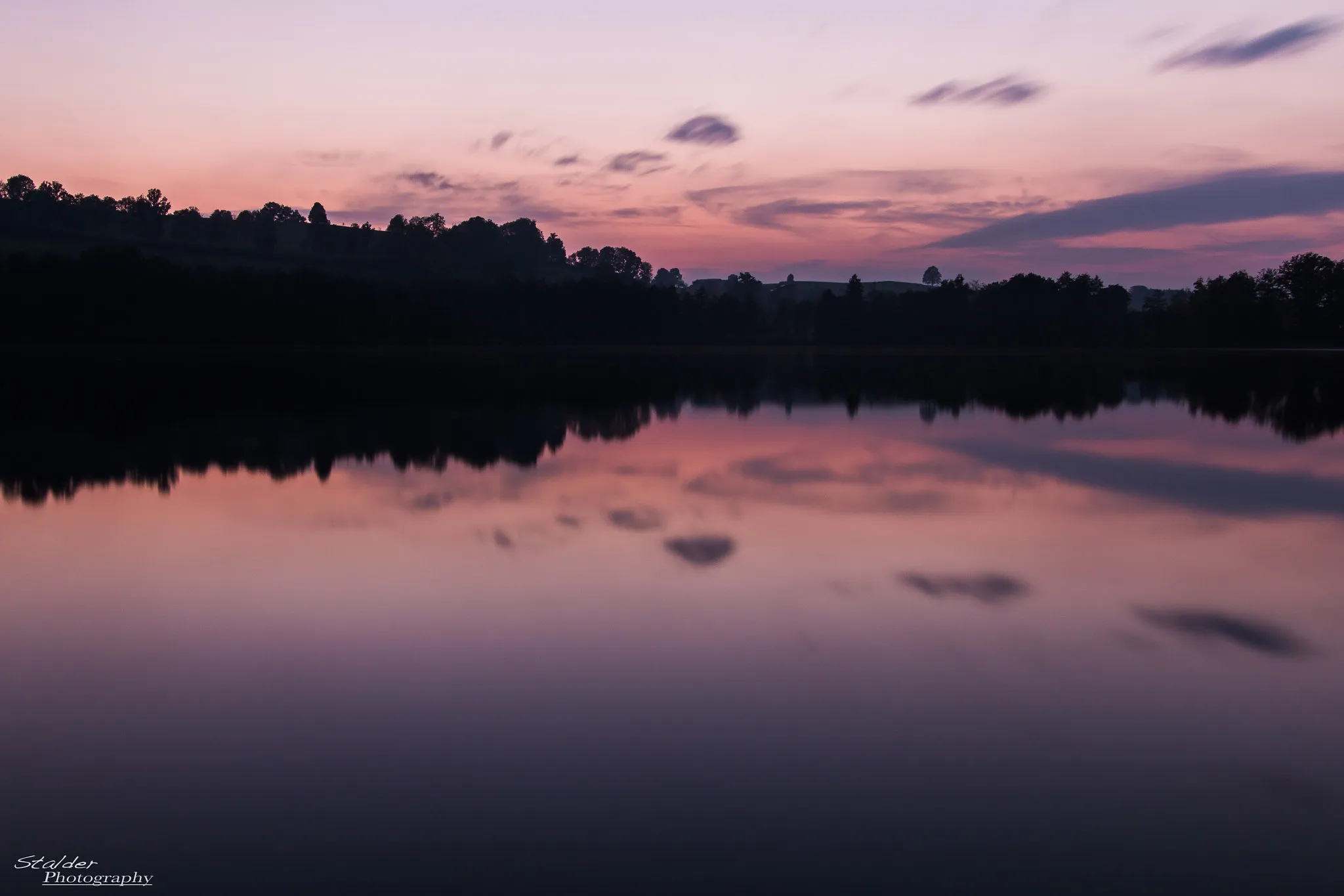 Photo showing: 500px provided description: im letzten Moment konnte ich den Sonnenuntergang noch Fotografieren, danach war alles vorbei und die Stimmung weg. [#lake ,#sunset ,#switzerland]