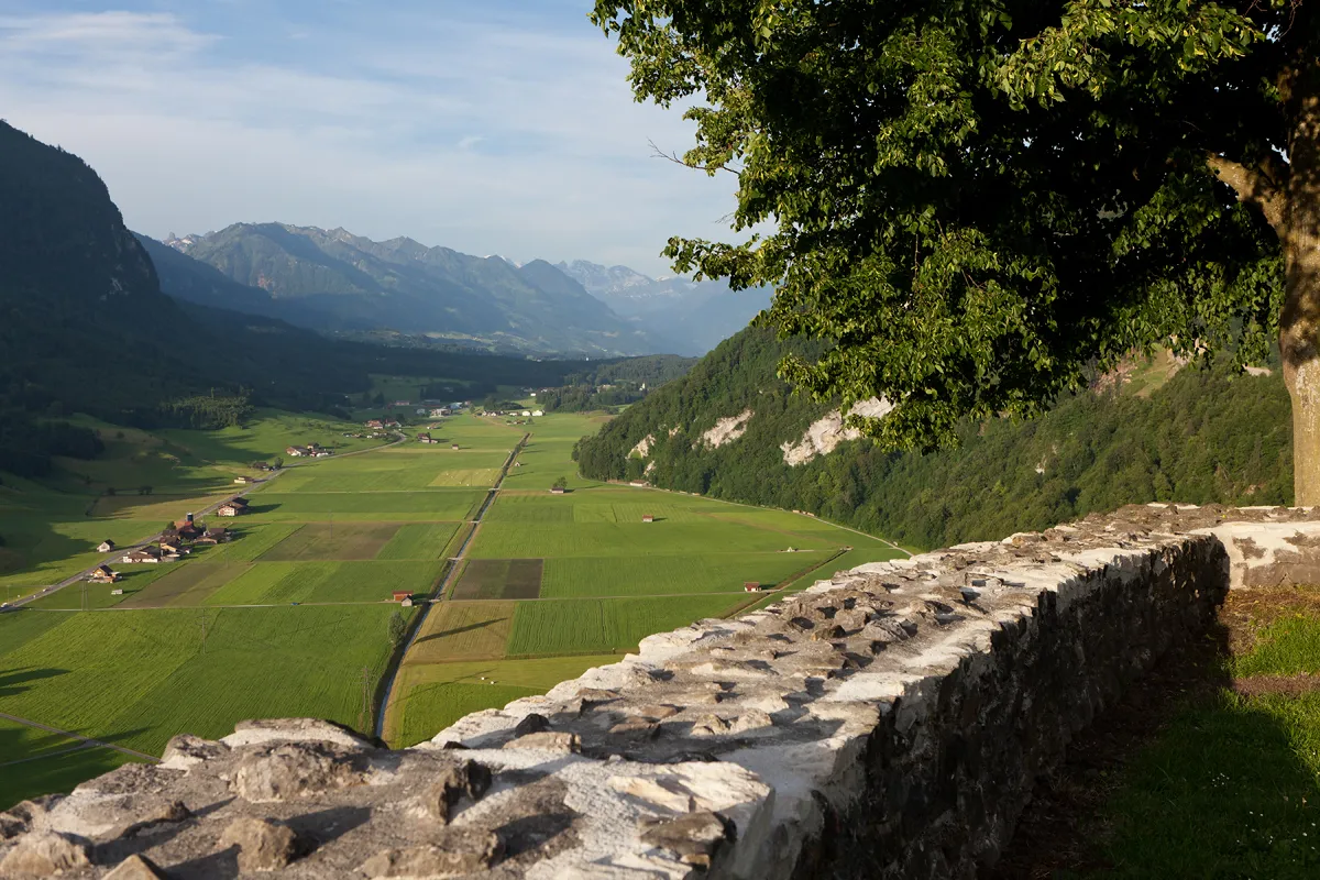 Photo showing: Blick von der Burgruine Rotzberg (Kulturgut, Liste B) hinunter zum Drachenried von Ennetmoos (NW)