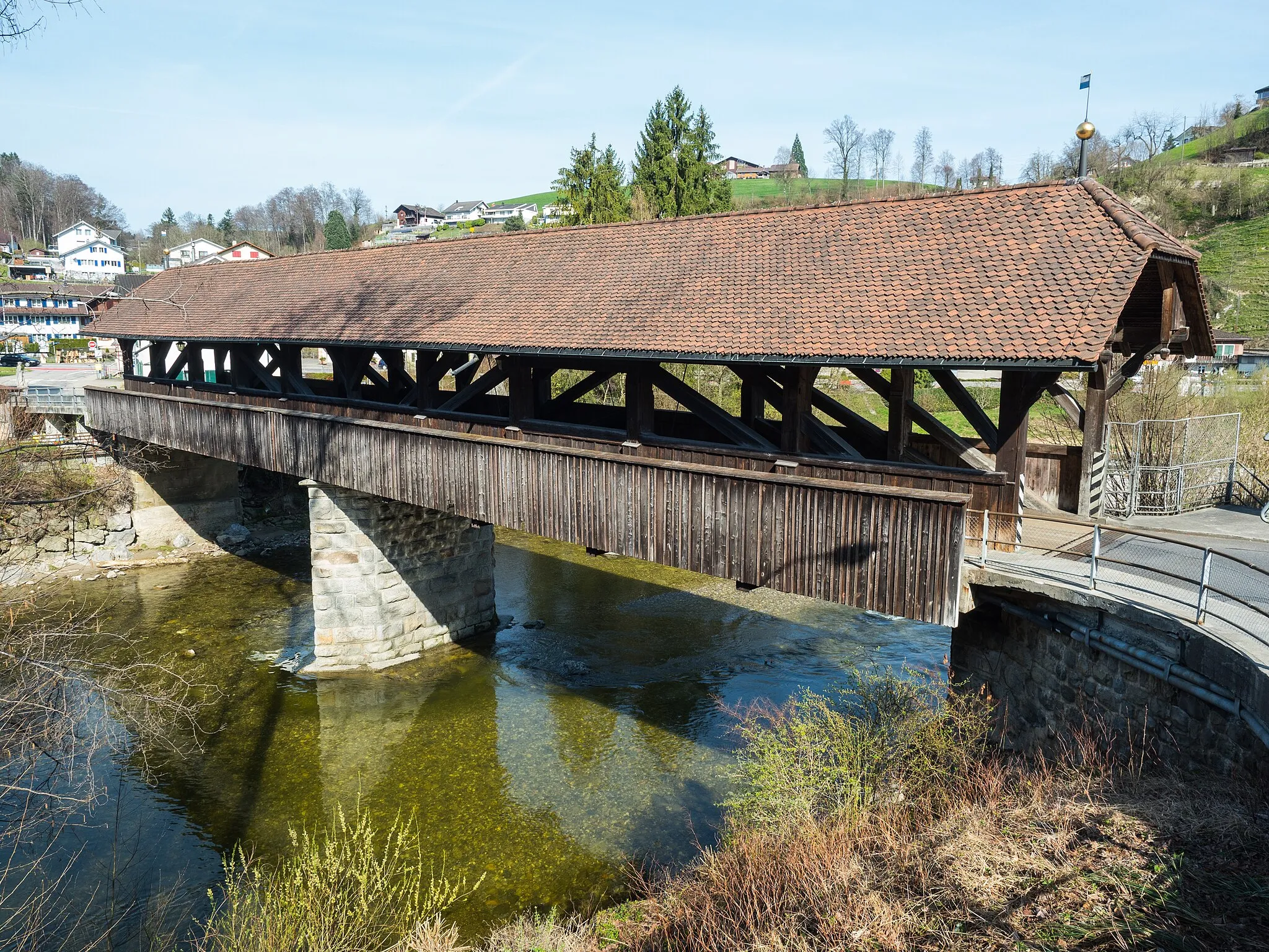 Photo showing: Covered Wooden Bridge over the Kleine Emme River, Werthenstein, Canton of Lucerne, Switzerland