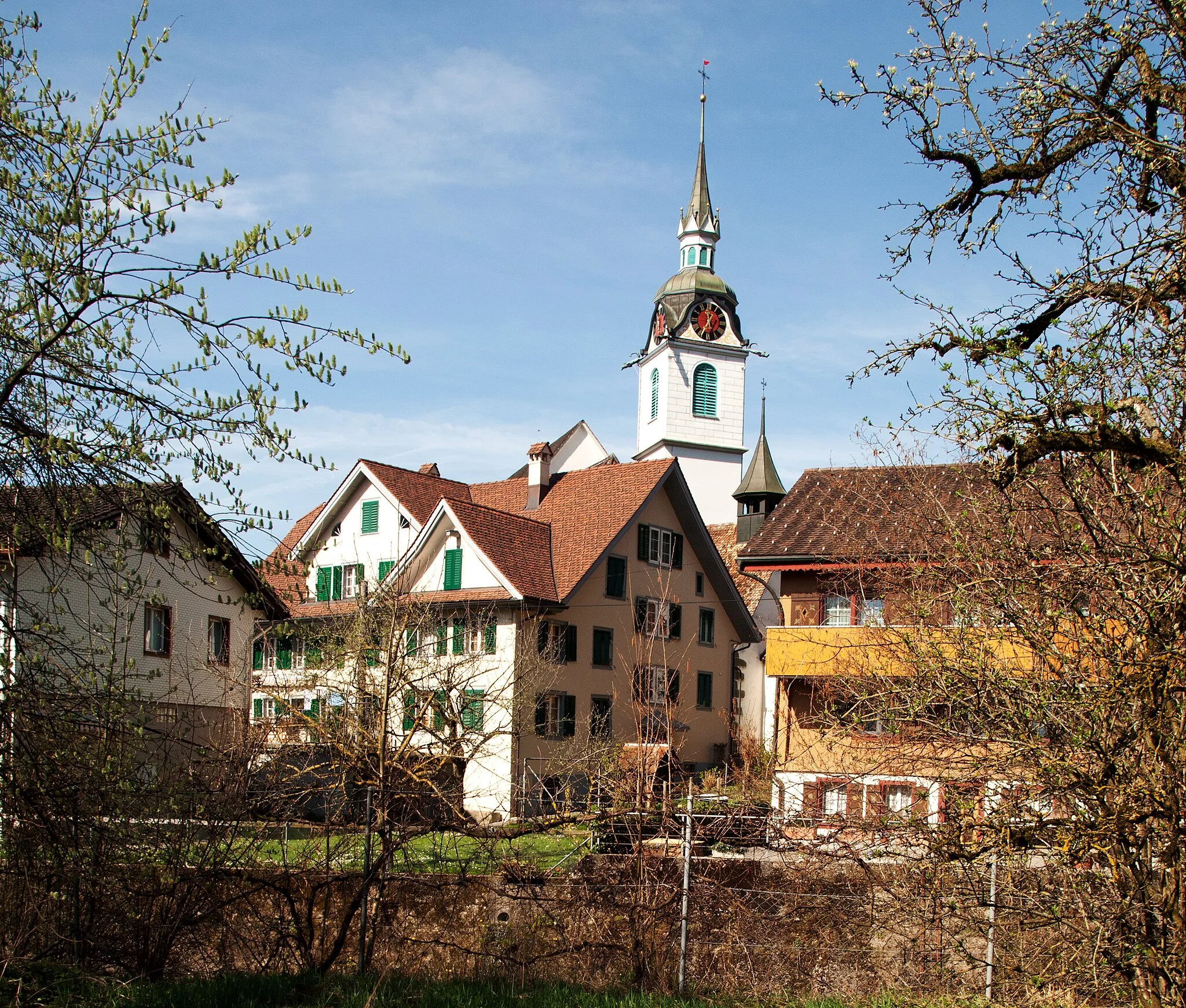 Photo showing: Blick über die Steina, zur Kirche und Dorfkern von Steinen SZ
