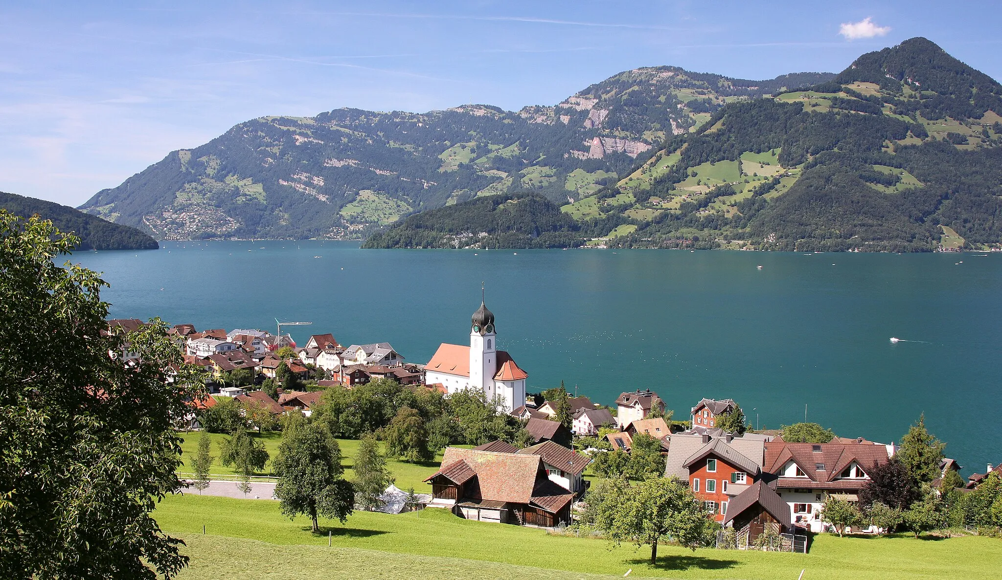 Photo showing: View of Lake Lucerne in Switzerland near the town of Beckenried.