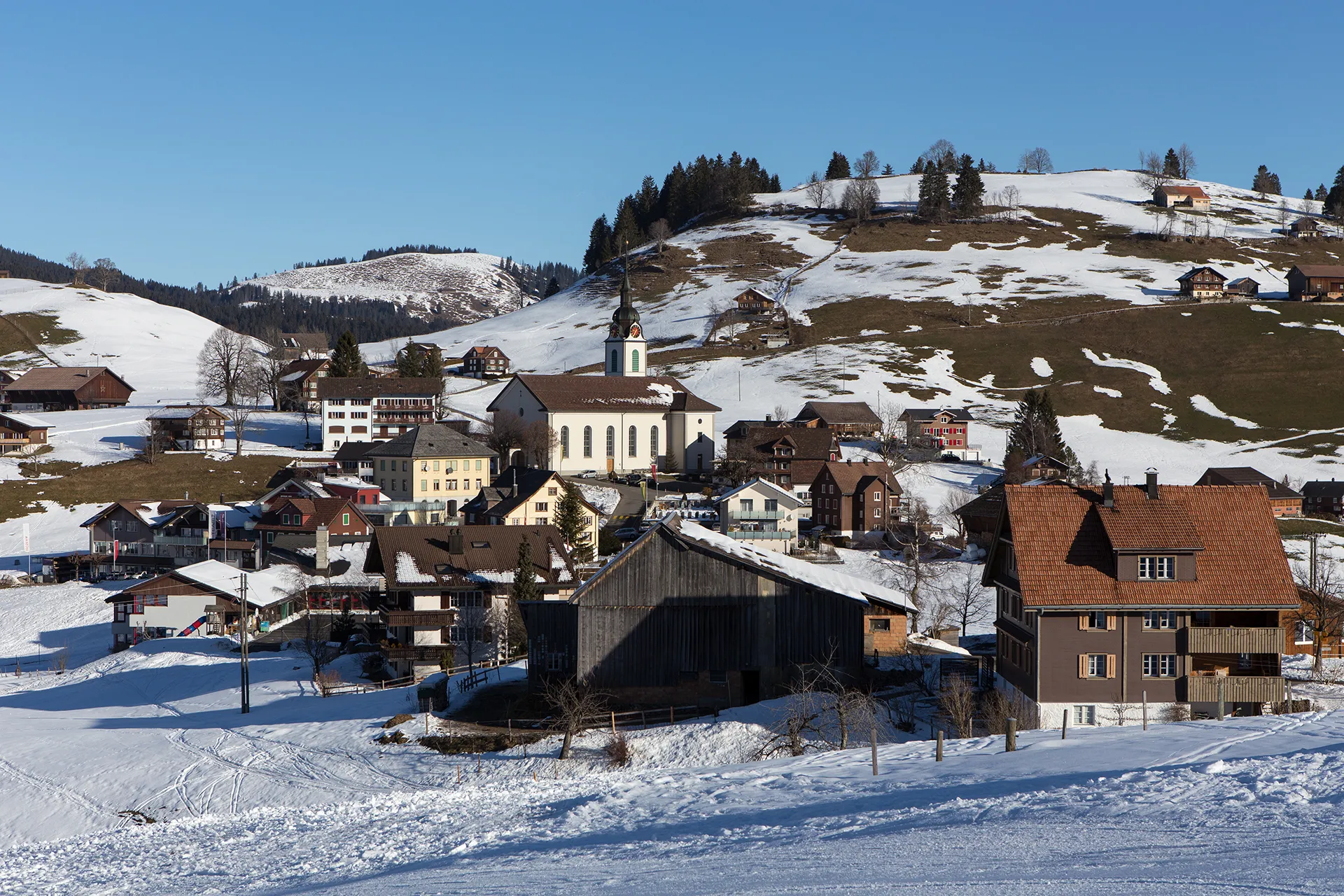 Photo showing: Blick zum alten Dorfkern mit Pfarrkirche