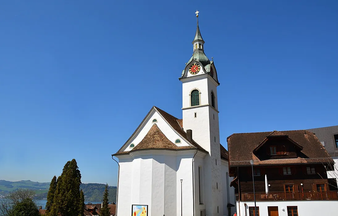 Photo showing: Walchwil ZG, Dorfzentrum mit Pfarrkirche St. Johannes der Täufer