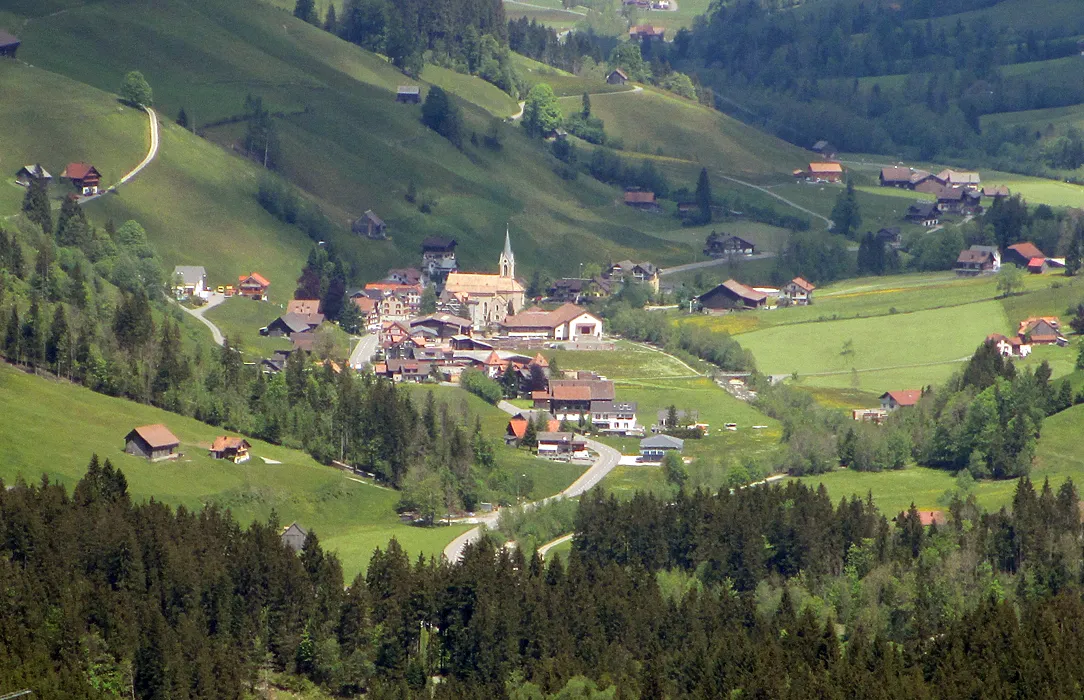 Photo showing: Das Dorf Alpthal SZ von der Holzegg aus gesehen