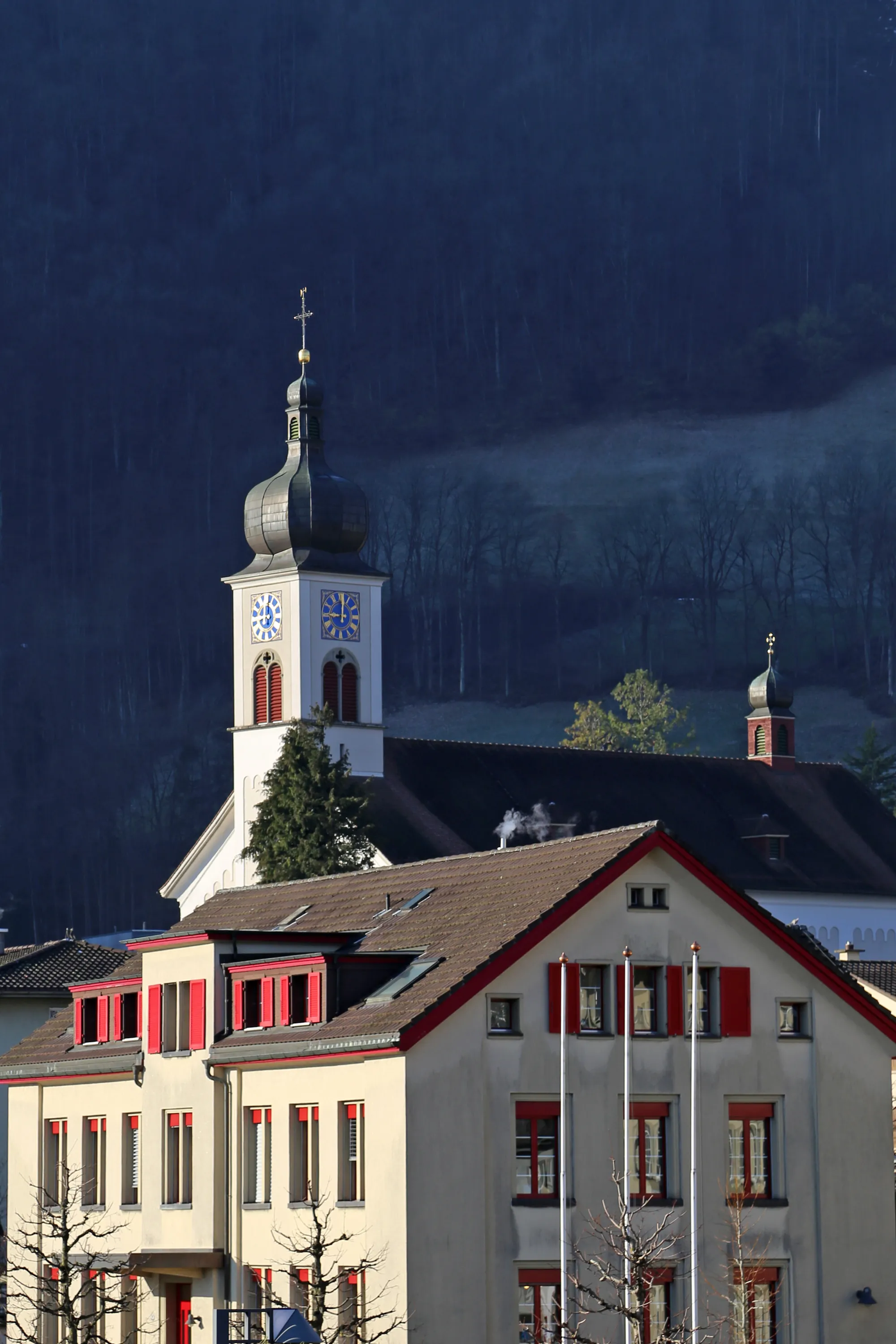 Photo showing: Pfarrkirche in Hergiswil, eine Gemeinde im Schweizer Kanton Nidwalden. Der Ort liegt am Fuße des Pilatus am Vierwaldstättersee.