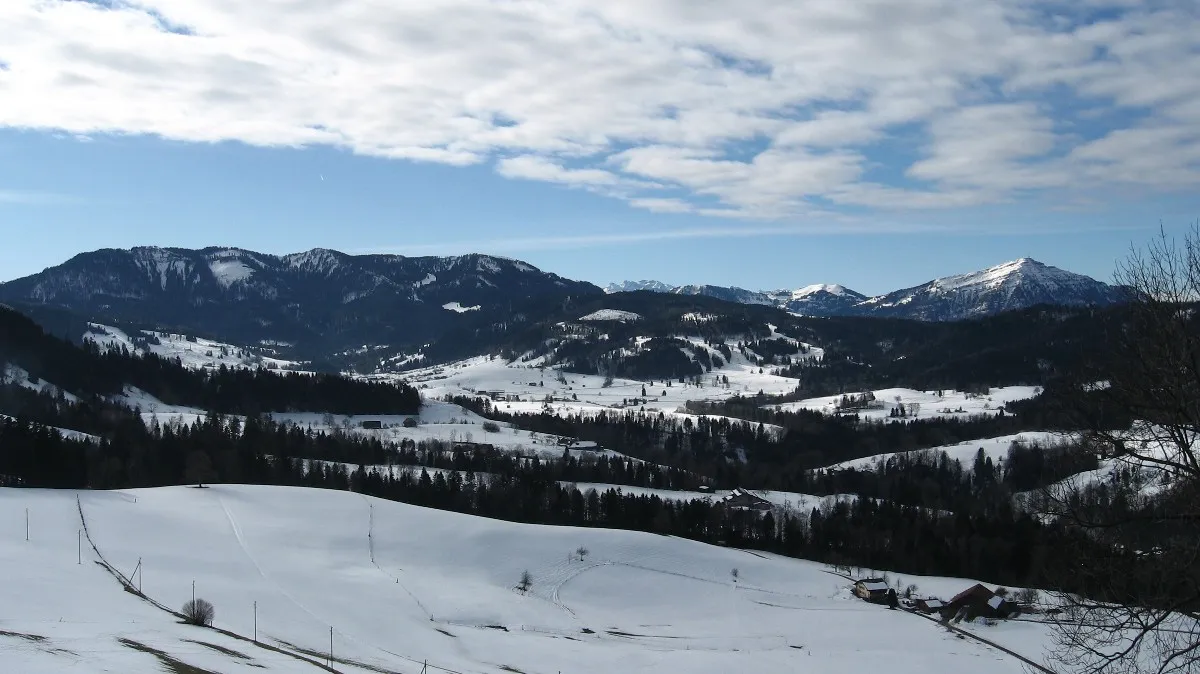 Photo showing: Rossberg (rechts Rigi) von Norden