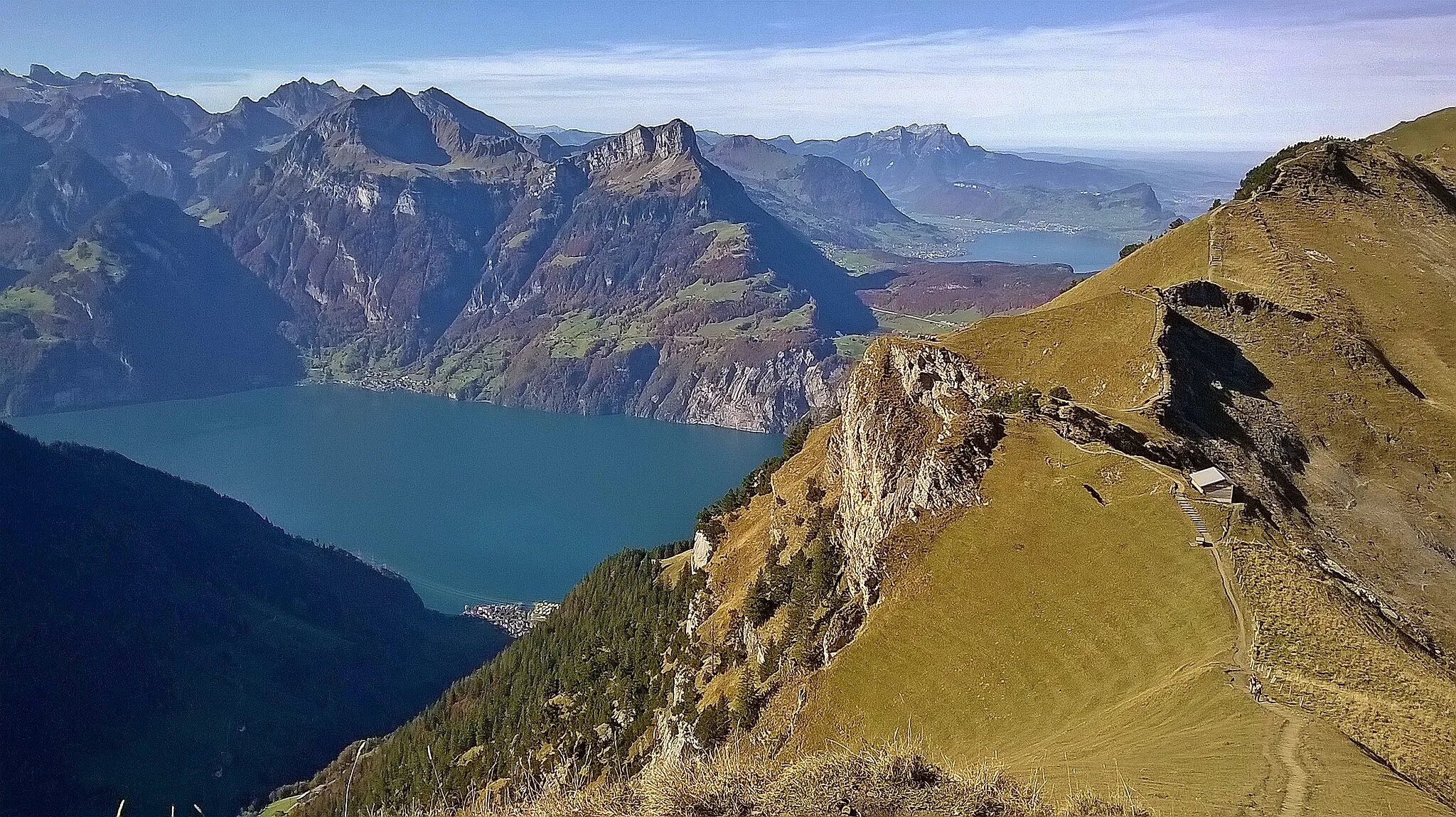 Photo showing: Blick vom Gratweg Stoos vom Westhang des Rot Turen zum Urnersee.