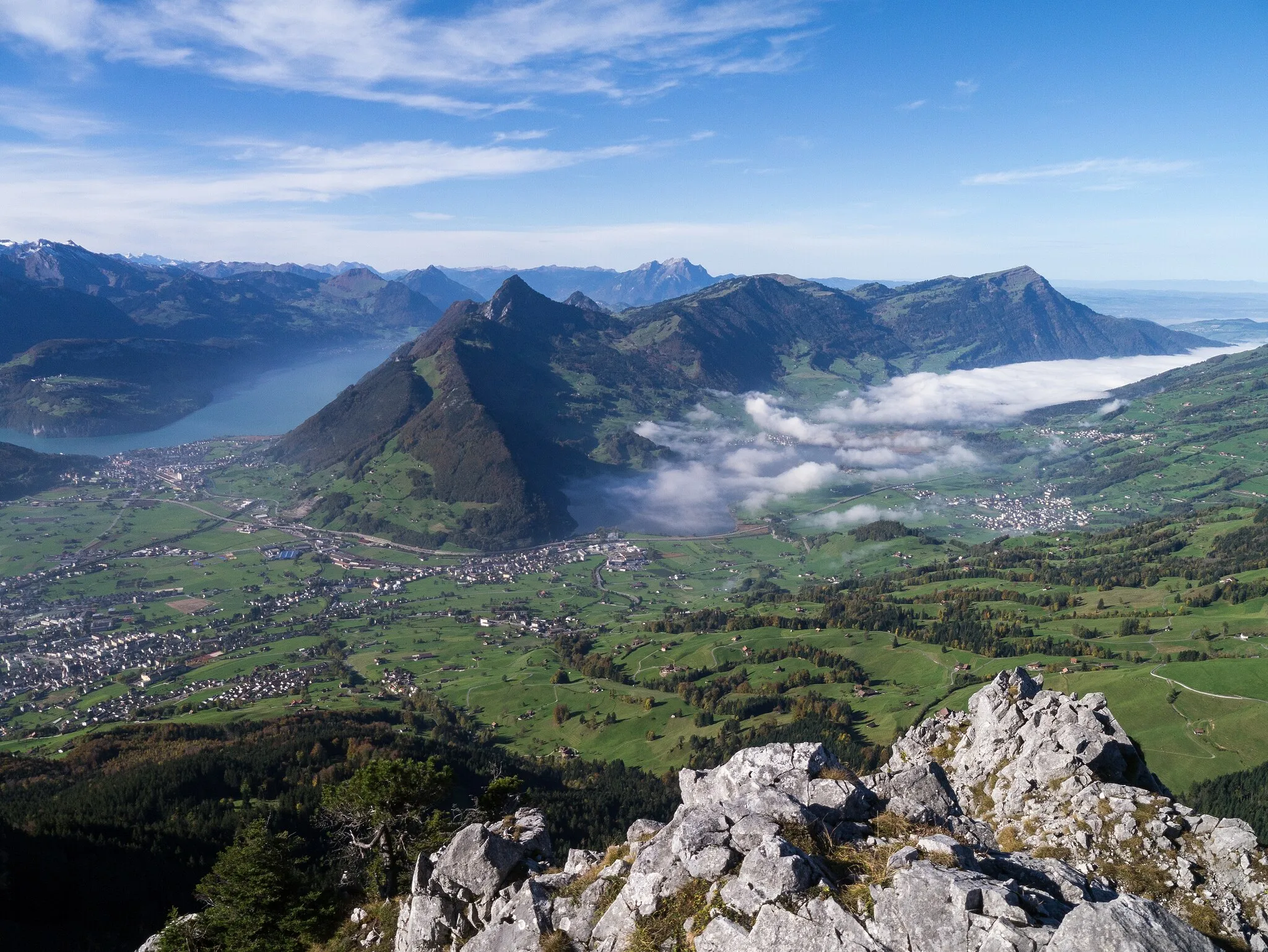 Photo showing: Sicht vom Haggenspitz. Der Föhn treibt die Temperaturen auf 25°C+