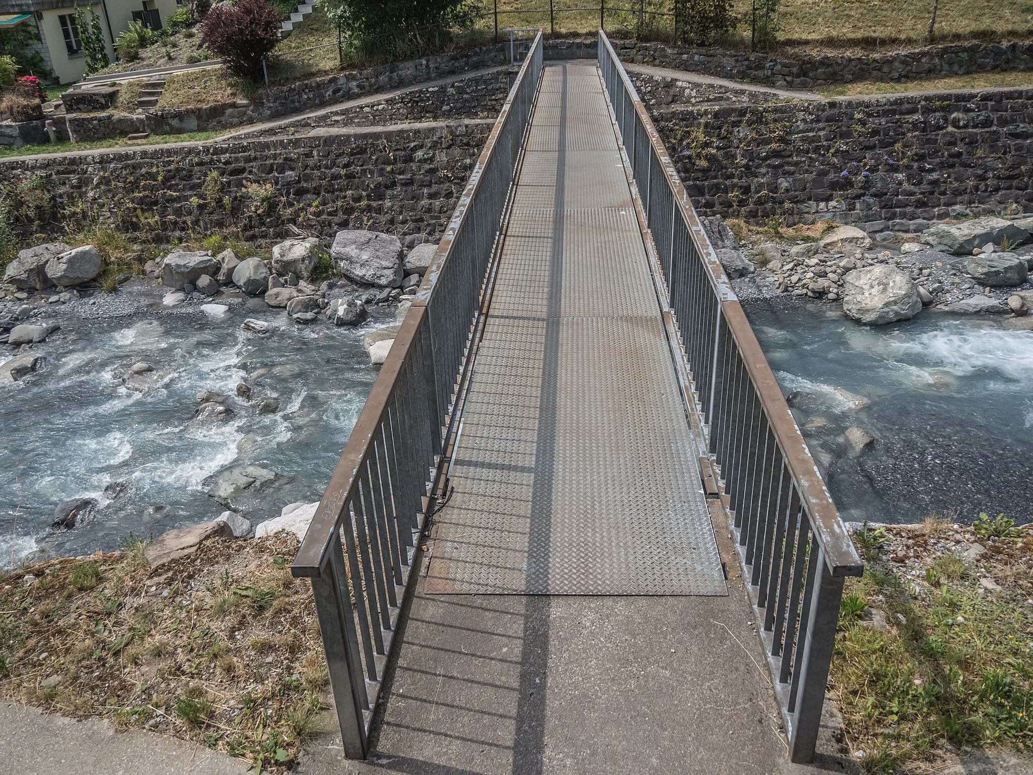 Photo showing: Pedestrian Bridge over the Schächen River, Bürglen, Canton of Uri, Switzerland