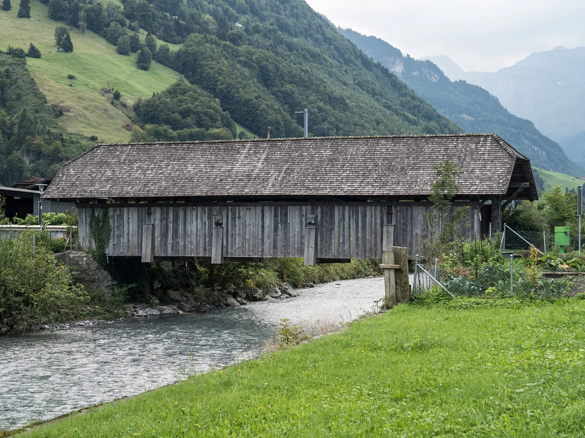 Photo showing: Brigg Covered Wooden Bridge over the Engelberger Aa, Wolfenschiessen, Canton of Nidwalden, Switzerland