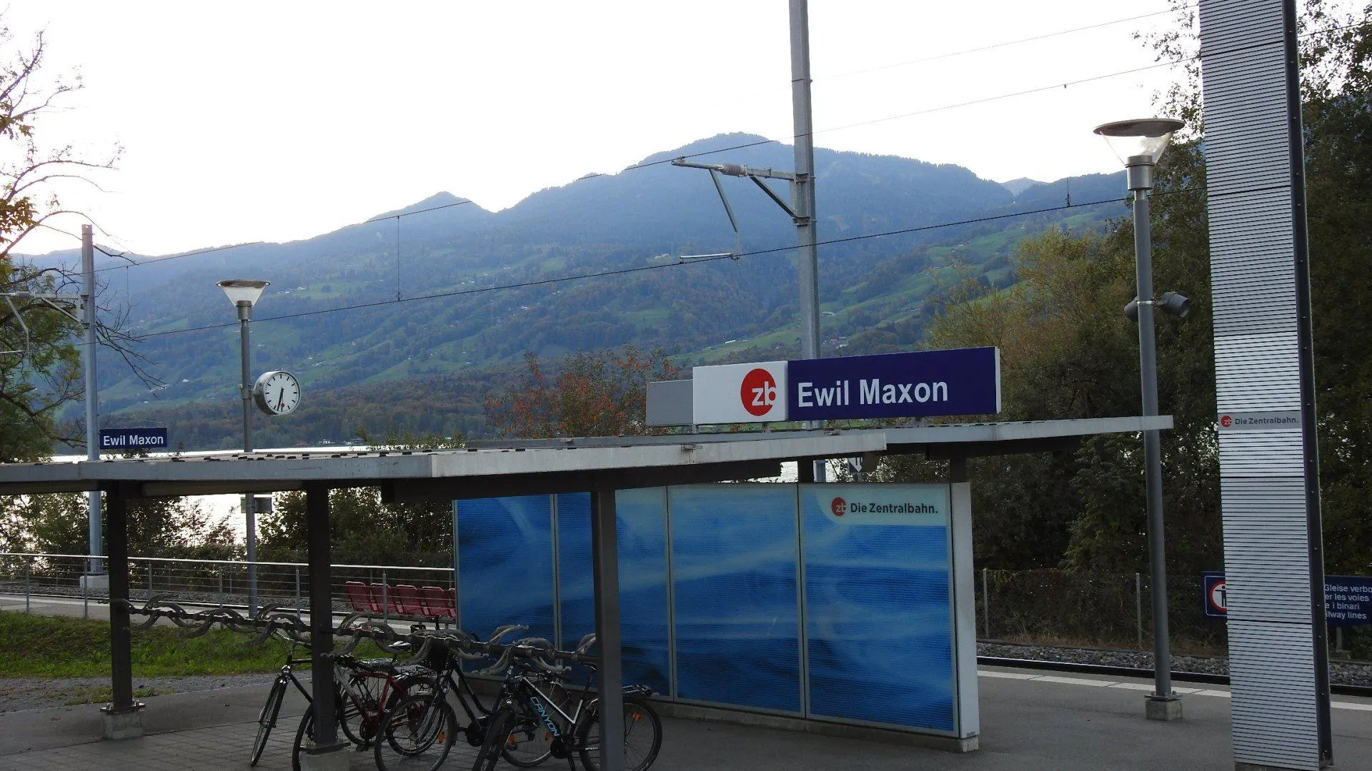 Photo showing: Ewil Maxon railway station in Sachseln, Switzerland.
