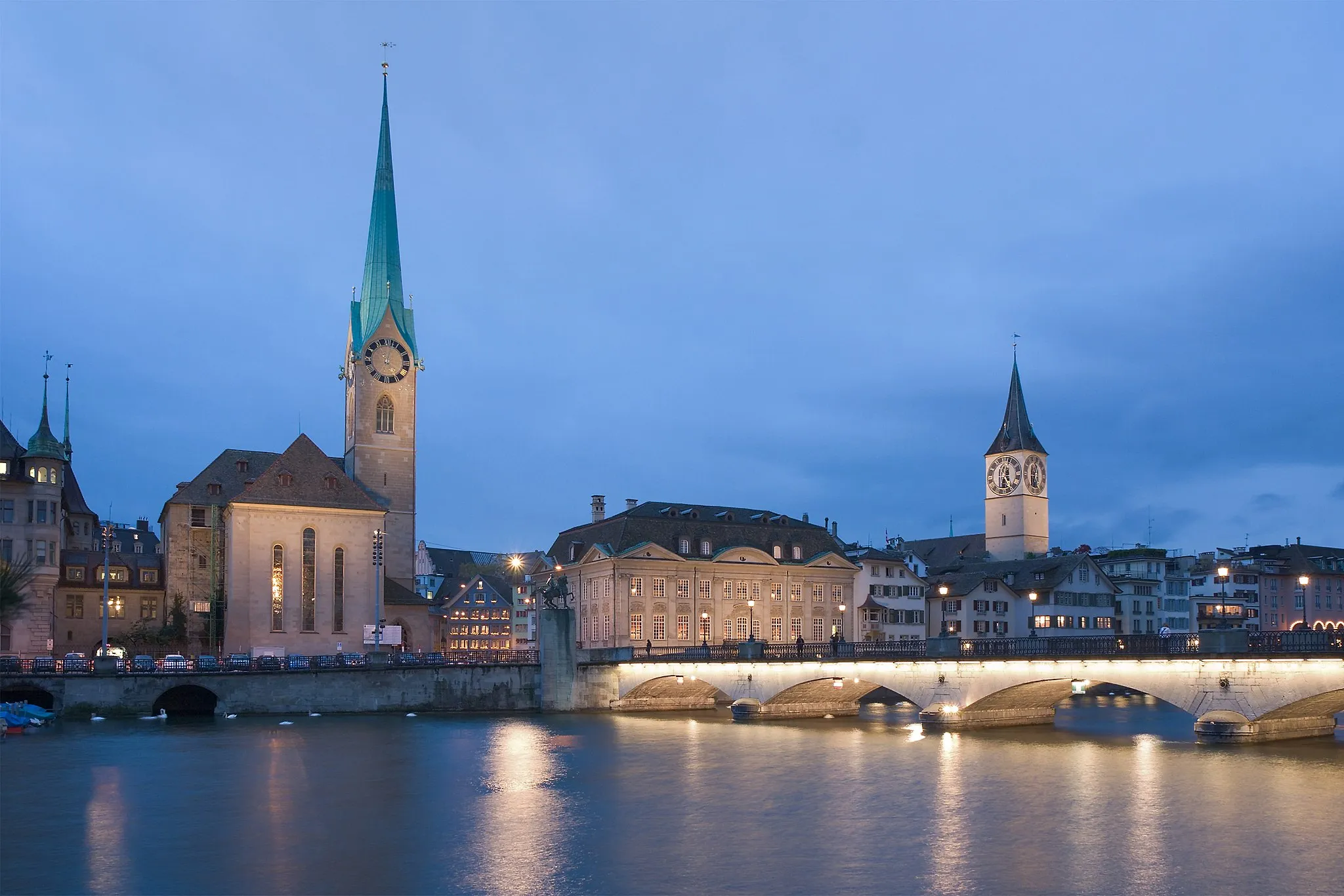 Photo showing: Zunfthaus zur Meisen, Münsterbrücke and St. Peter church in Zürich