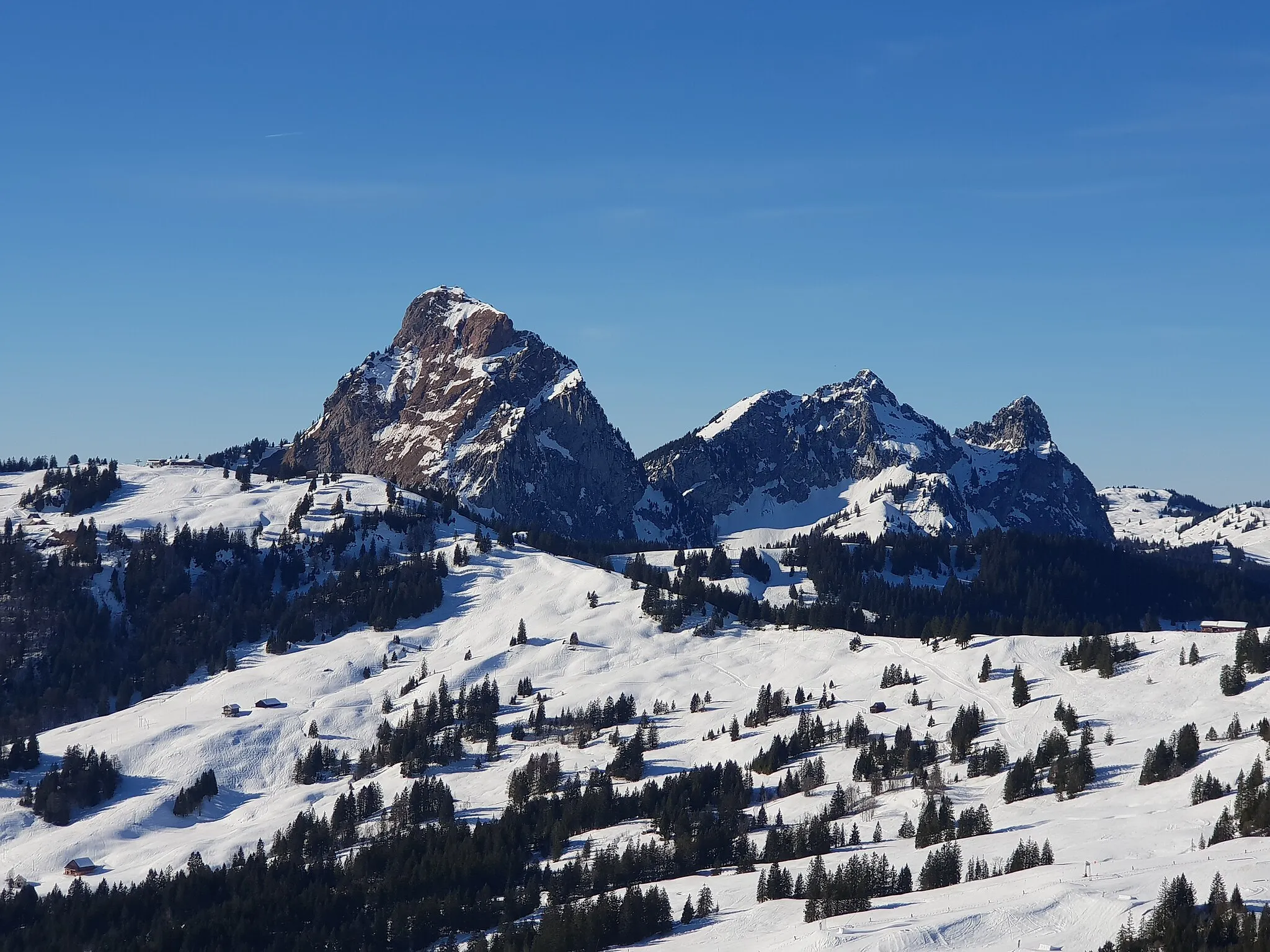 Photo showing: Grosser Mythen and Kleiner Mythen, picture taken from Chli Schijen (Schwyz, Schwyz, Switzerland)