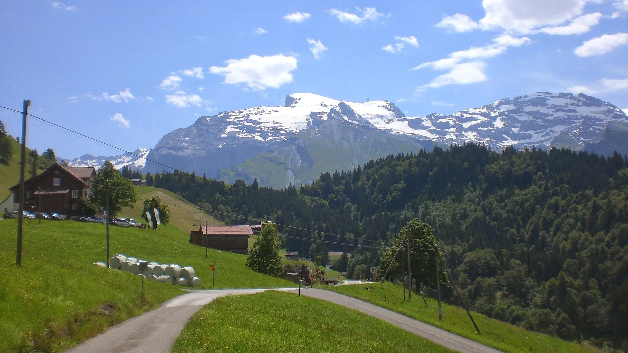 Photo showing: Urner Alpen oberhalb von Engelberg [OW] mit Blick zum Titlis.